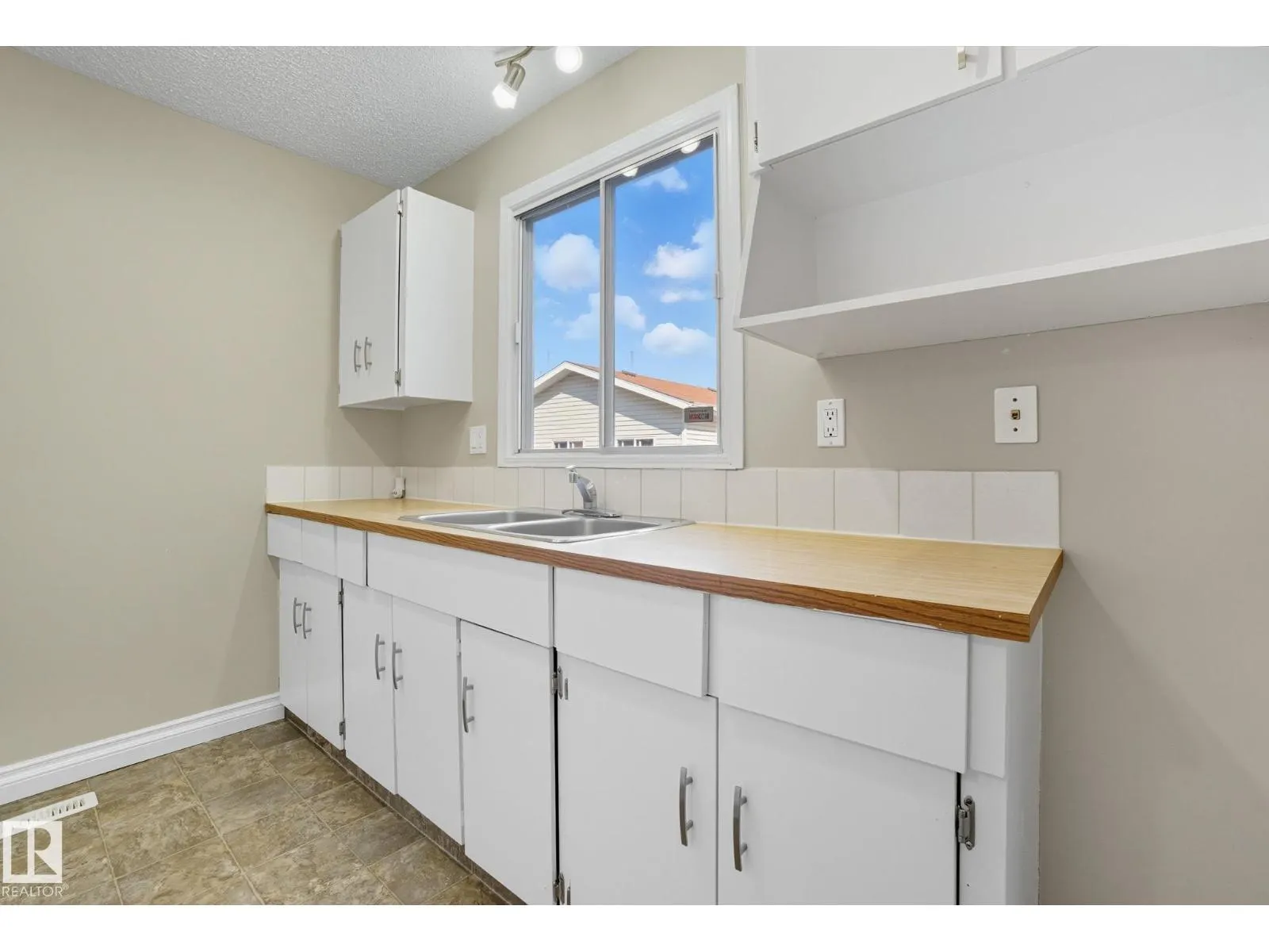 121 KIRKWOOD WY NW