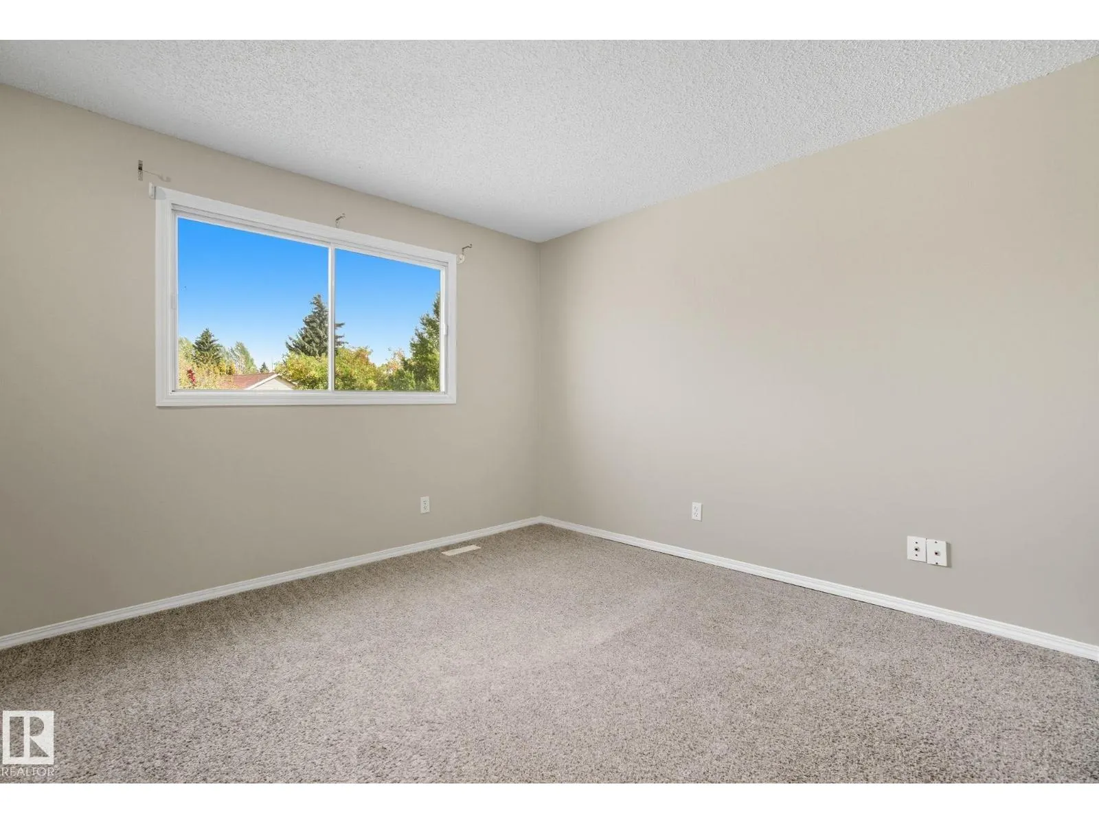 121 KIRKWOOD WY NW