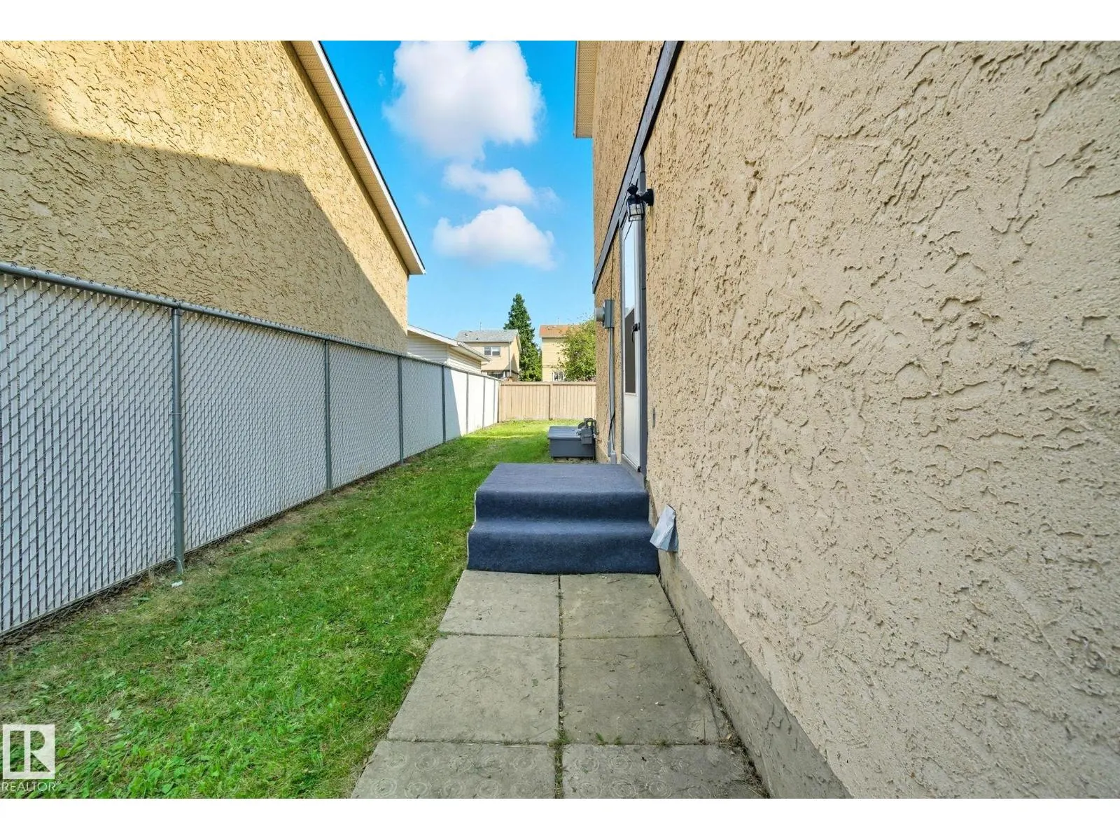 121 KIRKWOOD WY NW
