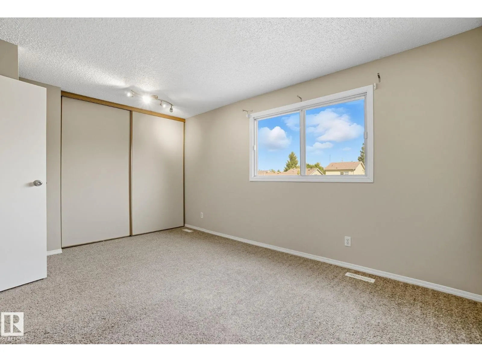 121 KIRKWOOD WY NW