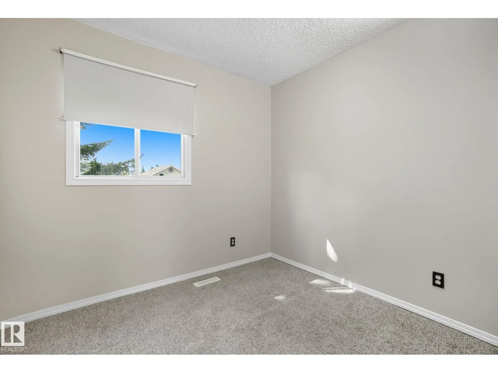 121 KIRKWOOD WY NW