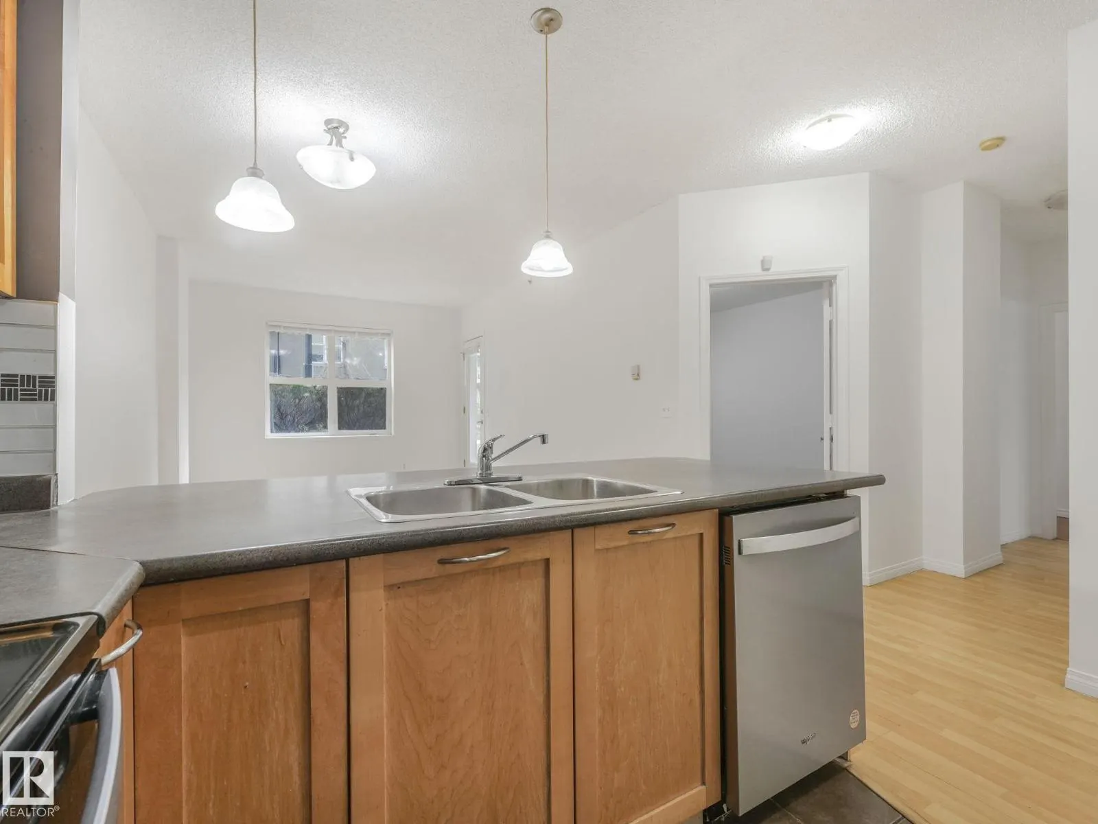 #2-116 4245 139 AV NW