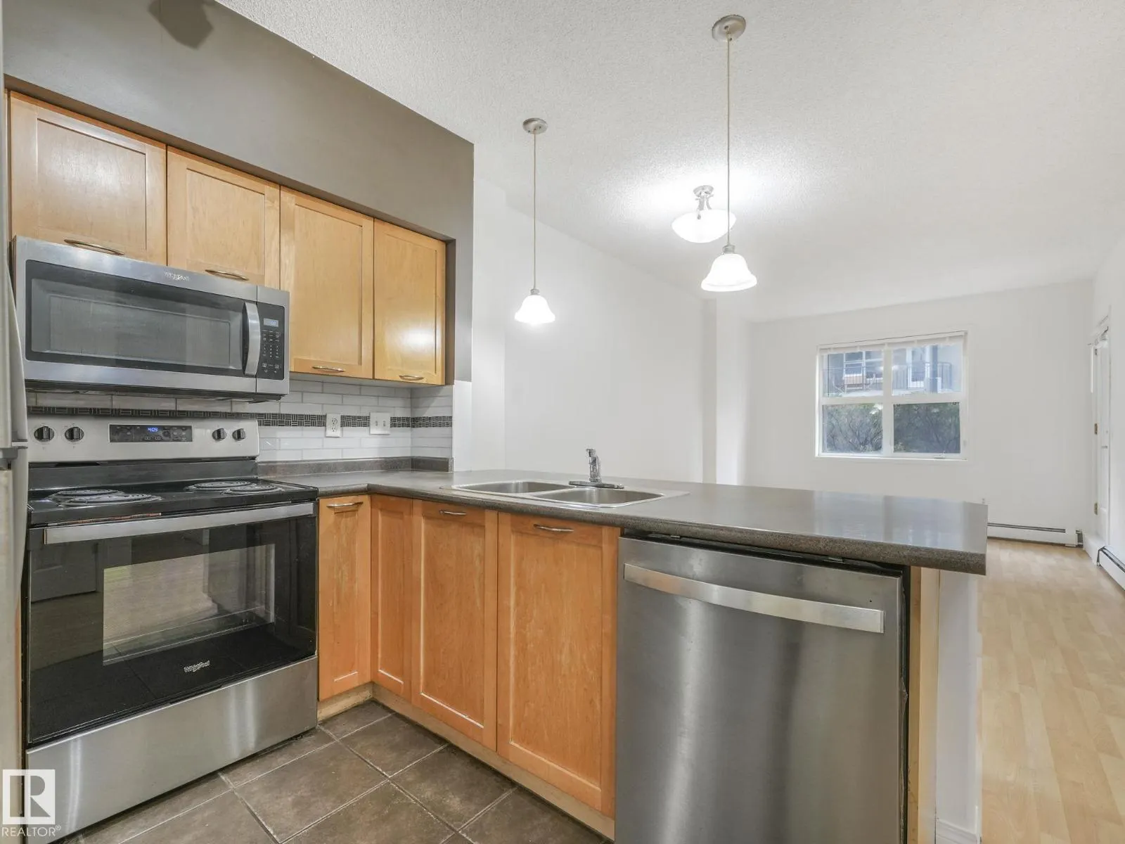 #2-116 4245 139 AV NW