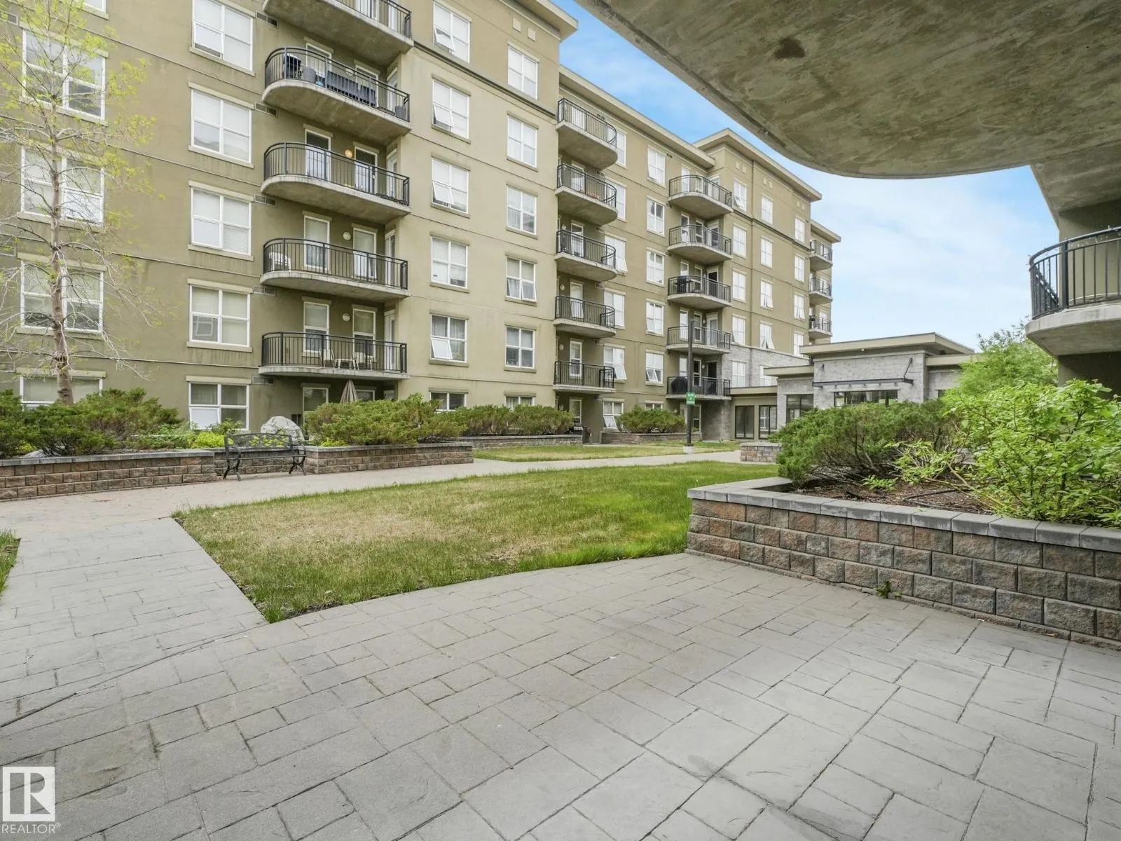 #2-116 4245 139 AV NW
