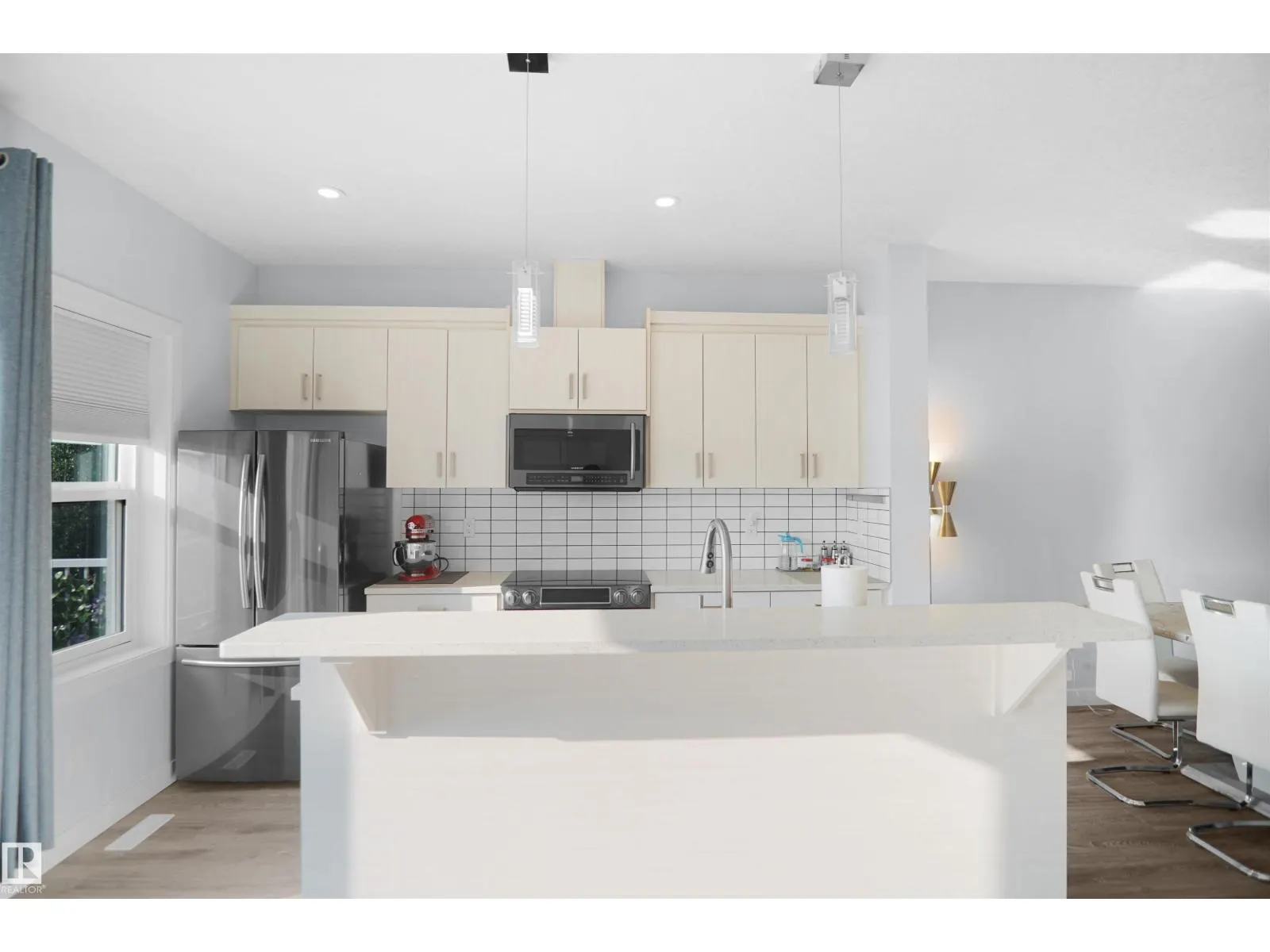 #67 723 172 ST SW