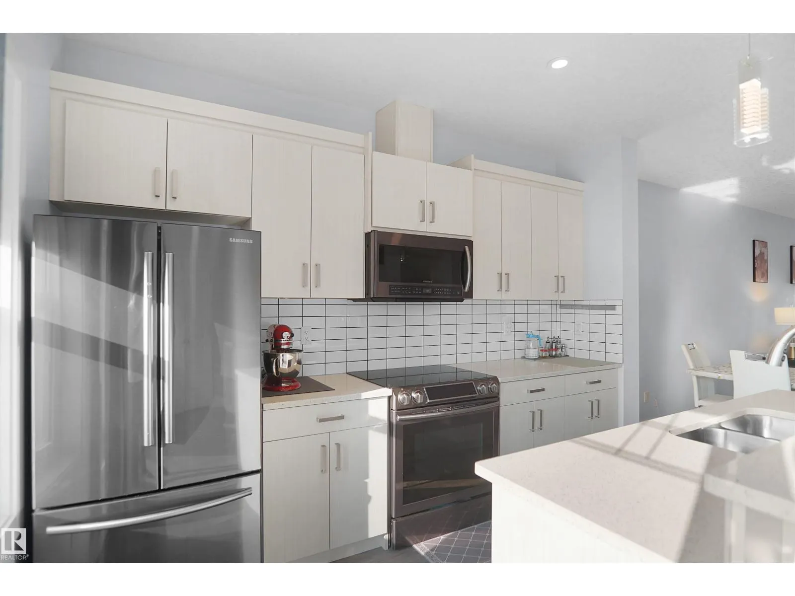 #67 723 172 ST SW