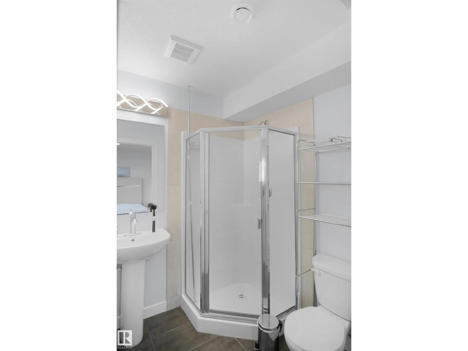 #67 723 172 ST SW