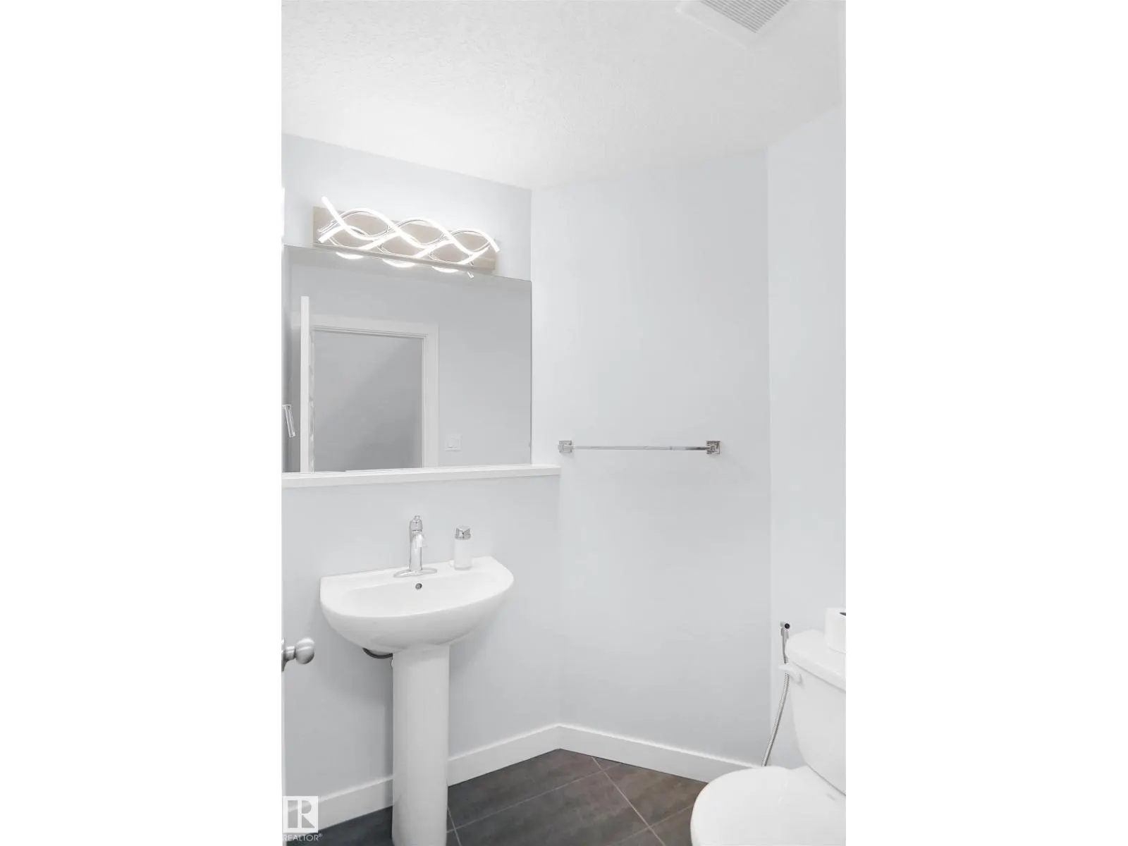 #67 723 172 ST SW