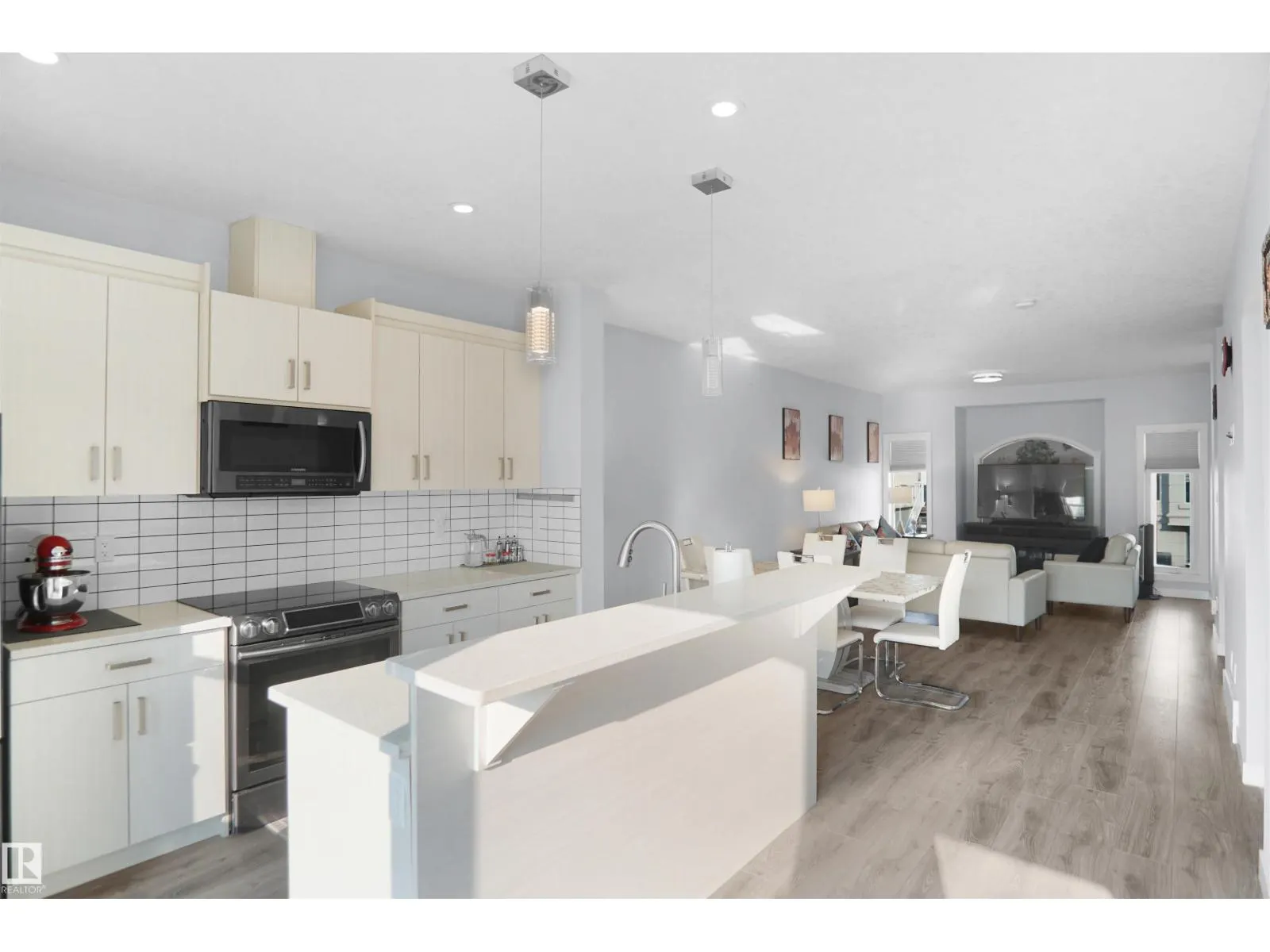 #67 723 172 ST SW