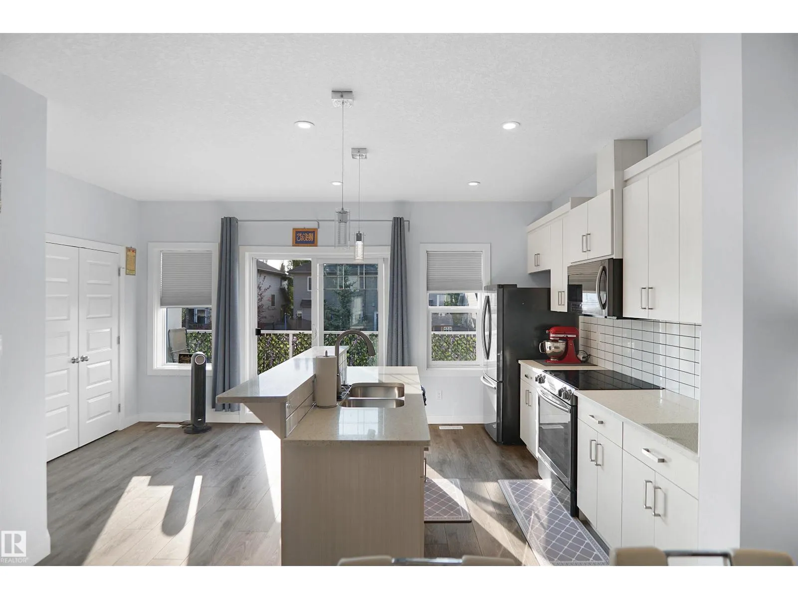 #67 723 172 ST SW