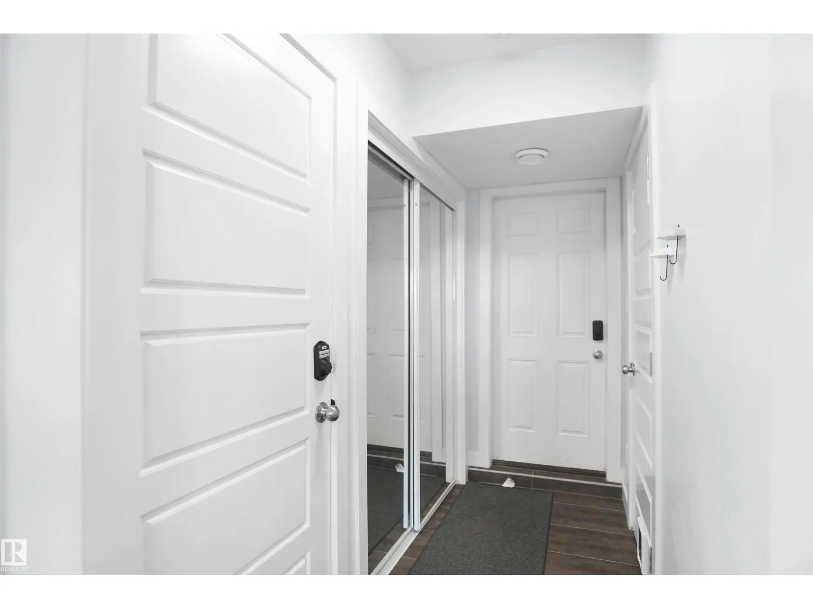 #67 723 172 ST SW