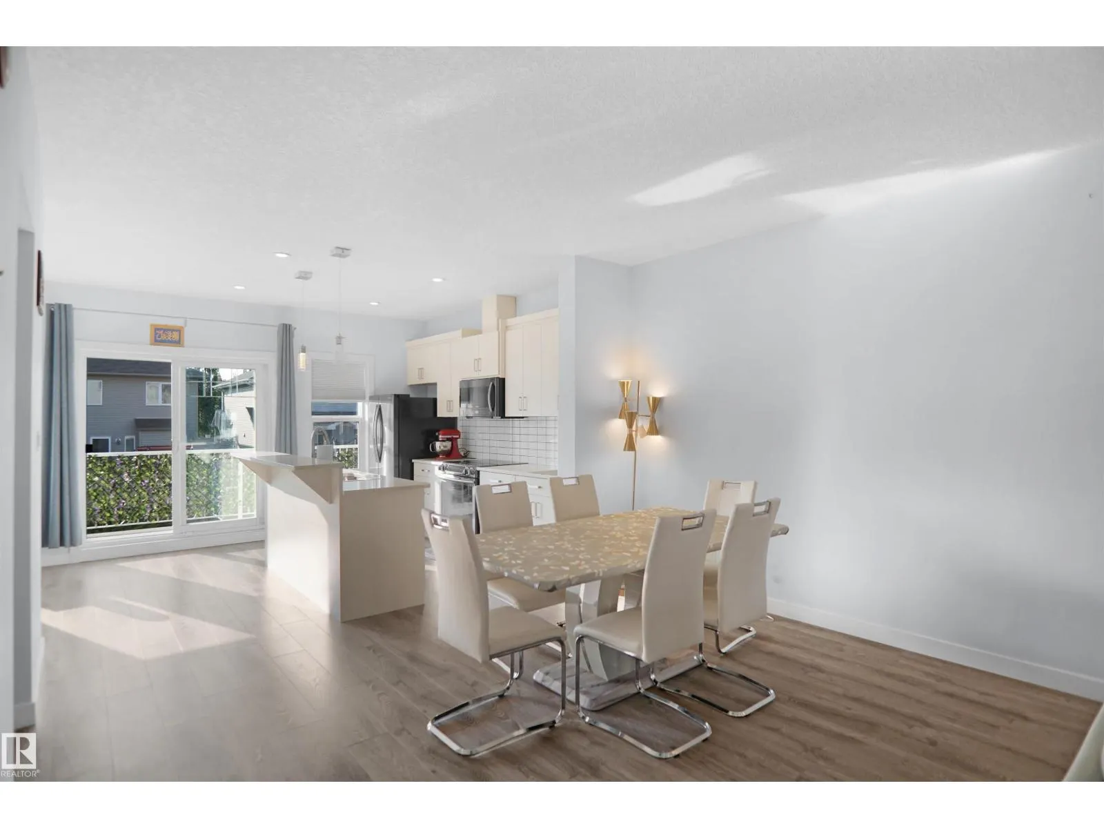 #67 723 172 ST SW
