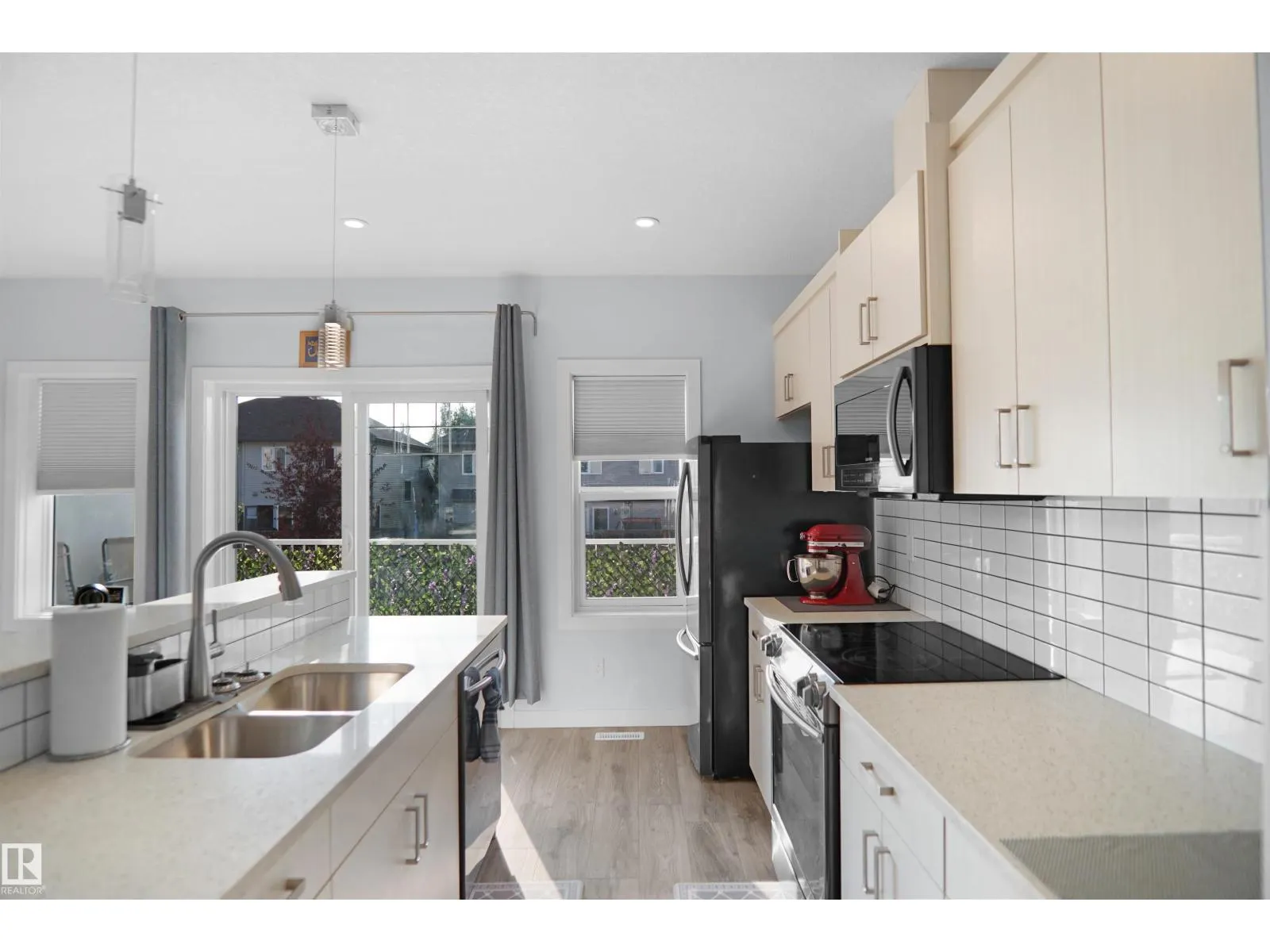 #67 723 172 ST SW