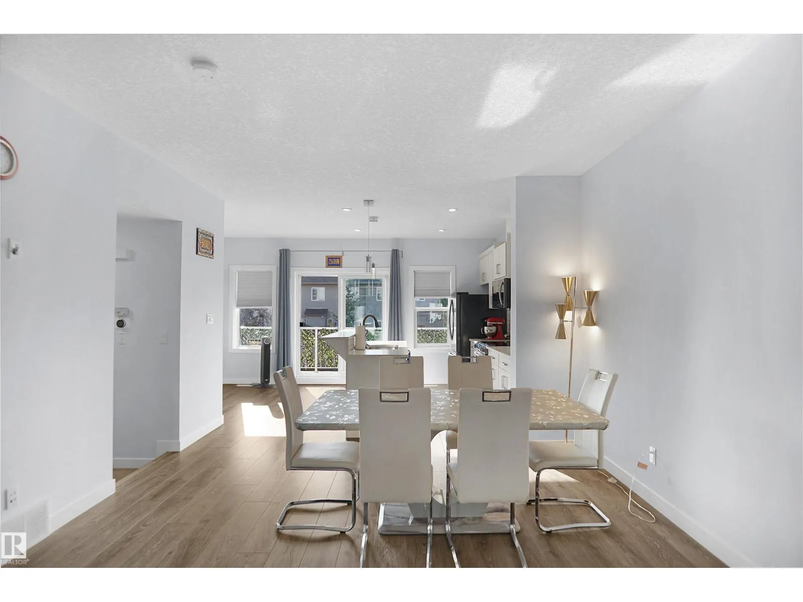 #67 723 172 ST SW