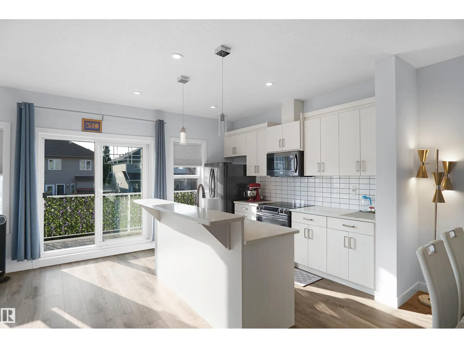 #67 723 172 ST SW
