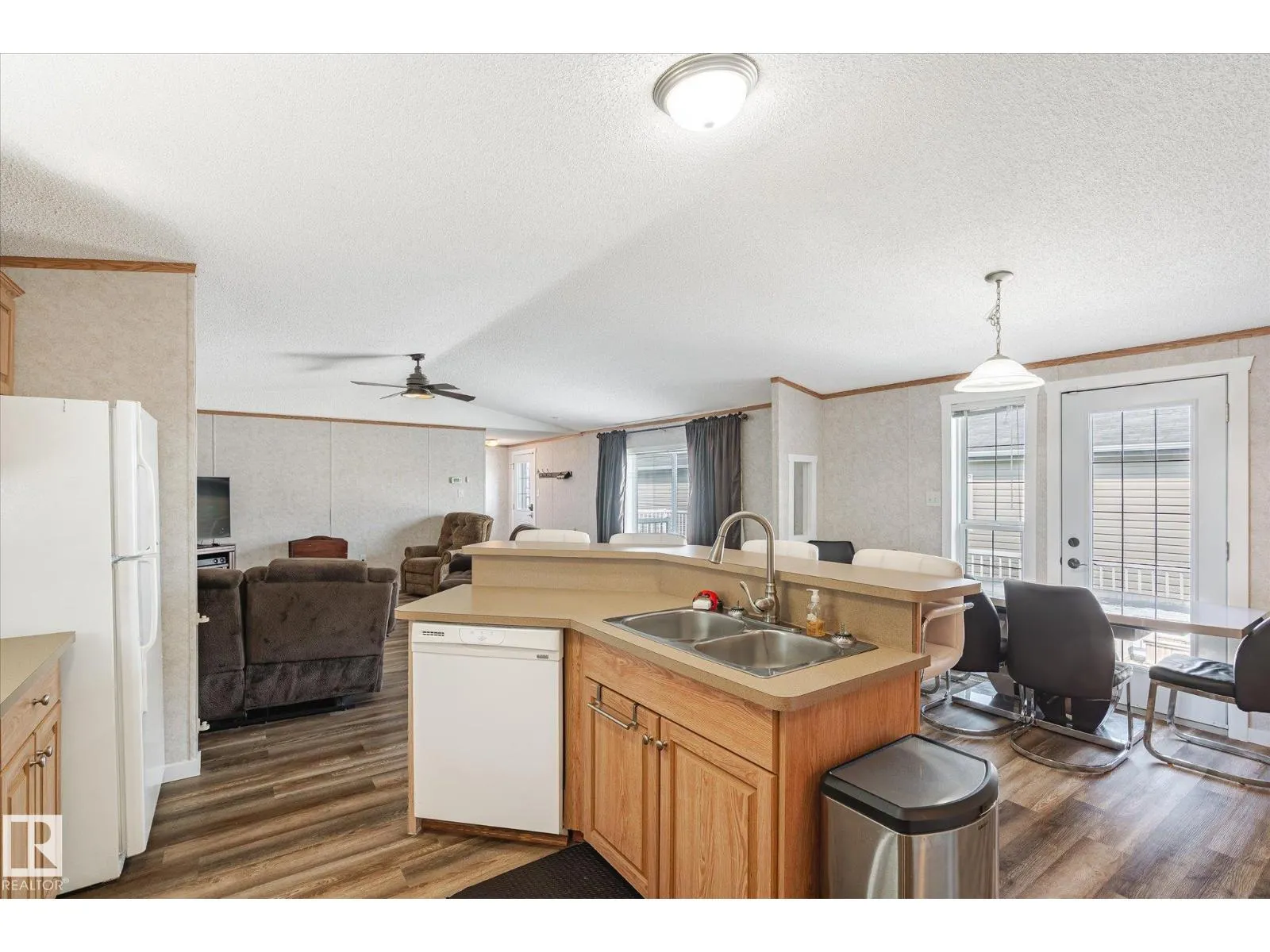 251 Oak Wood DR NW