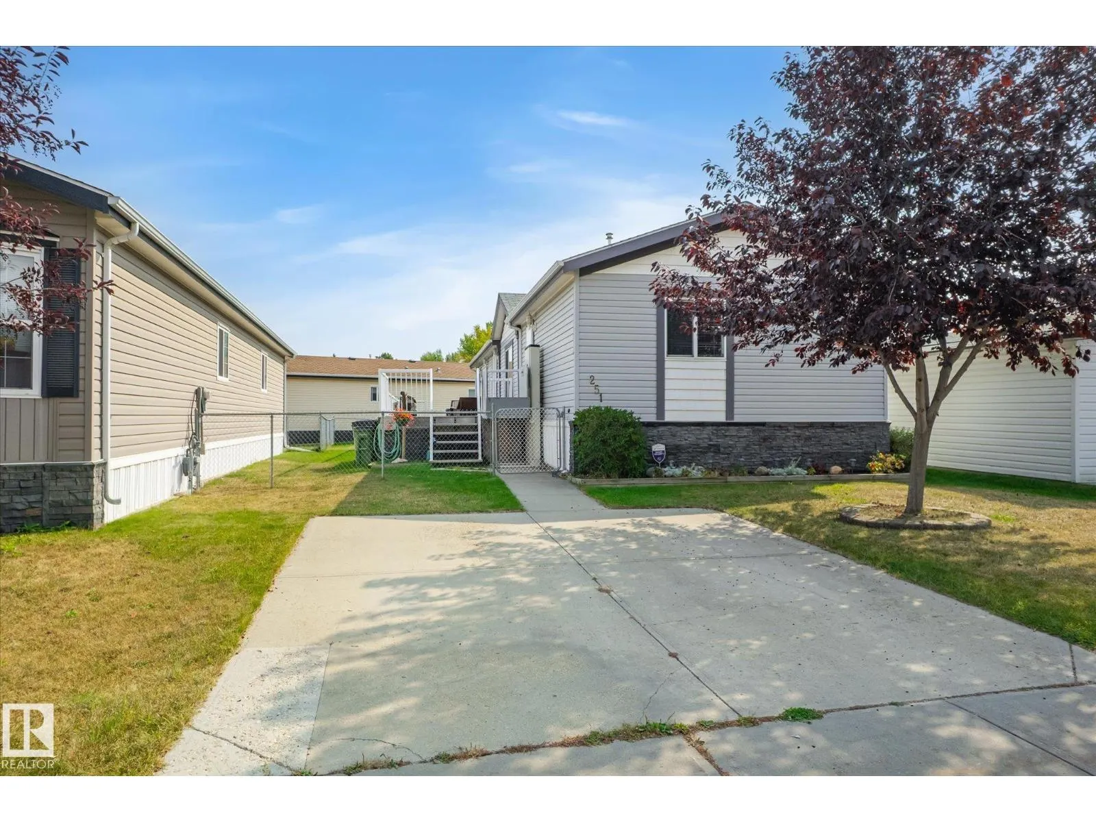 251 Oak Wood DR NW
