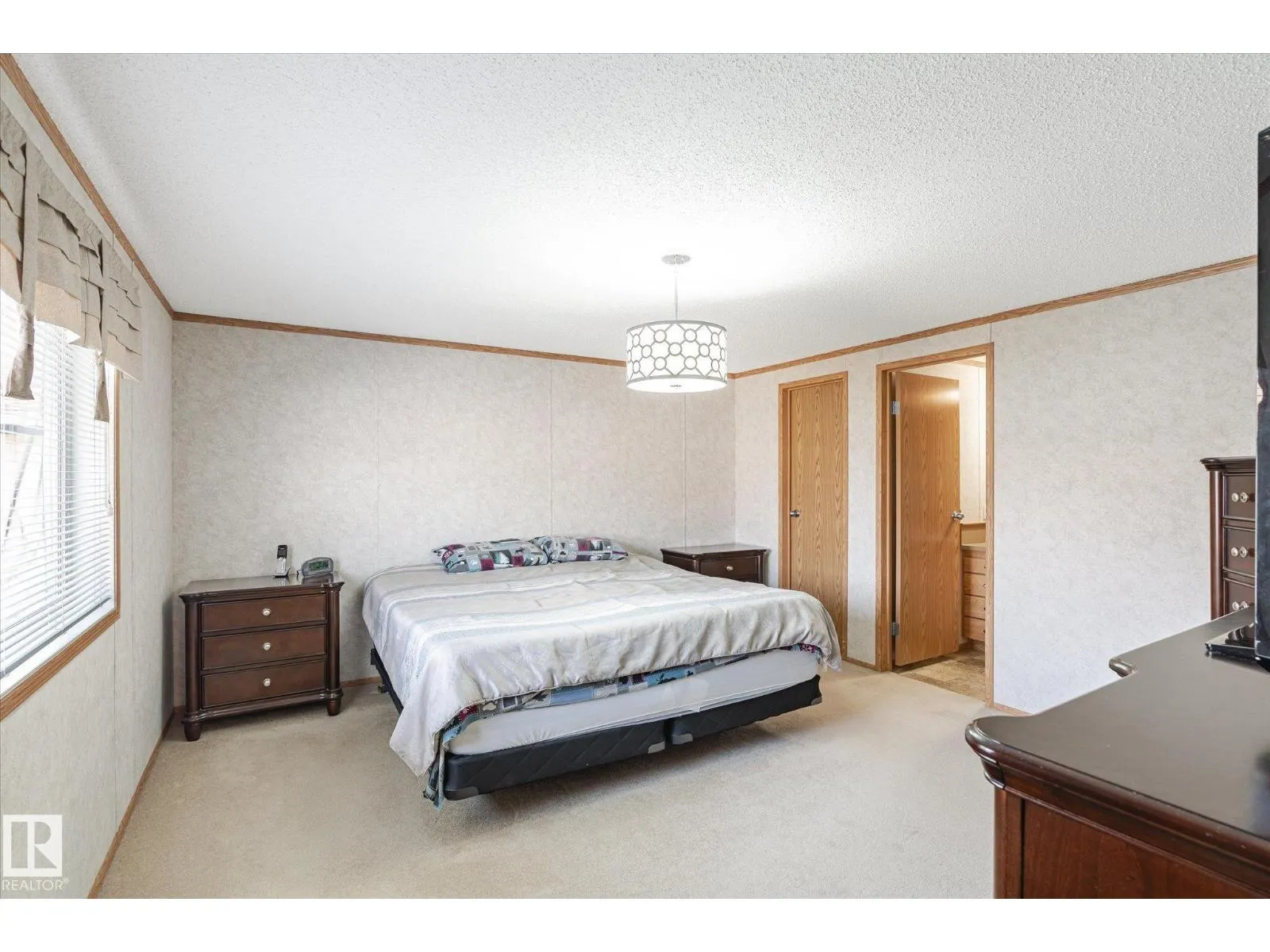 251 Oak Wood DR NW