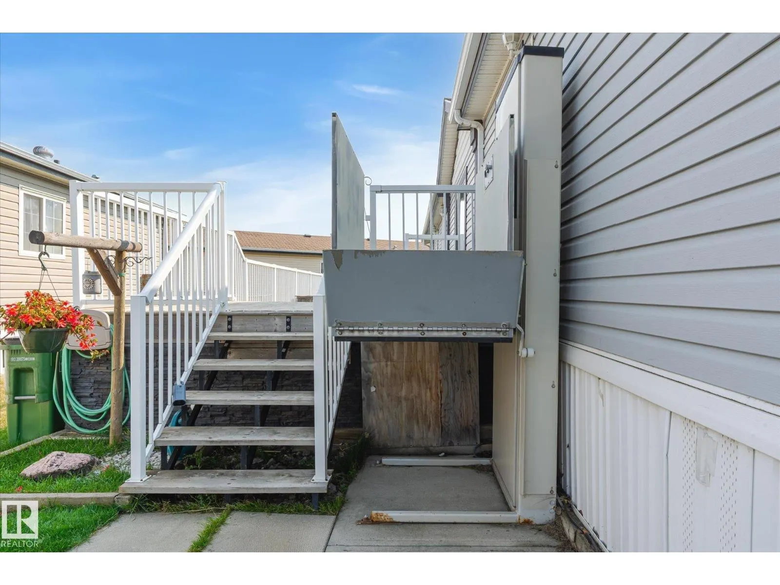 251 Oak Wood DR NW