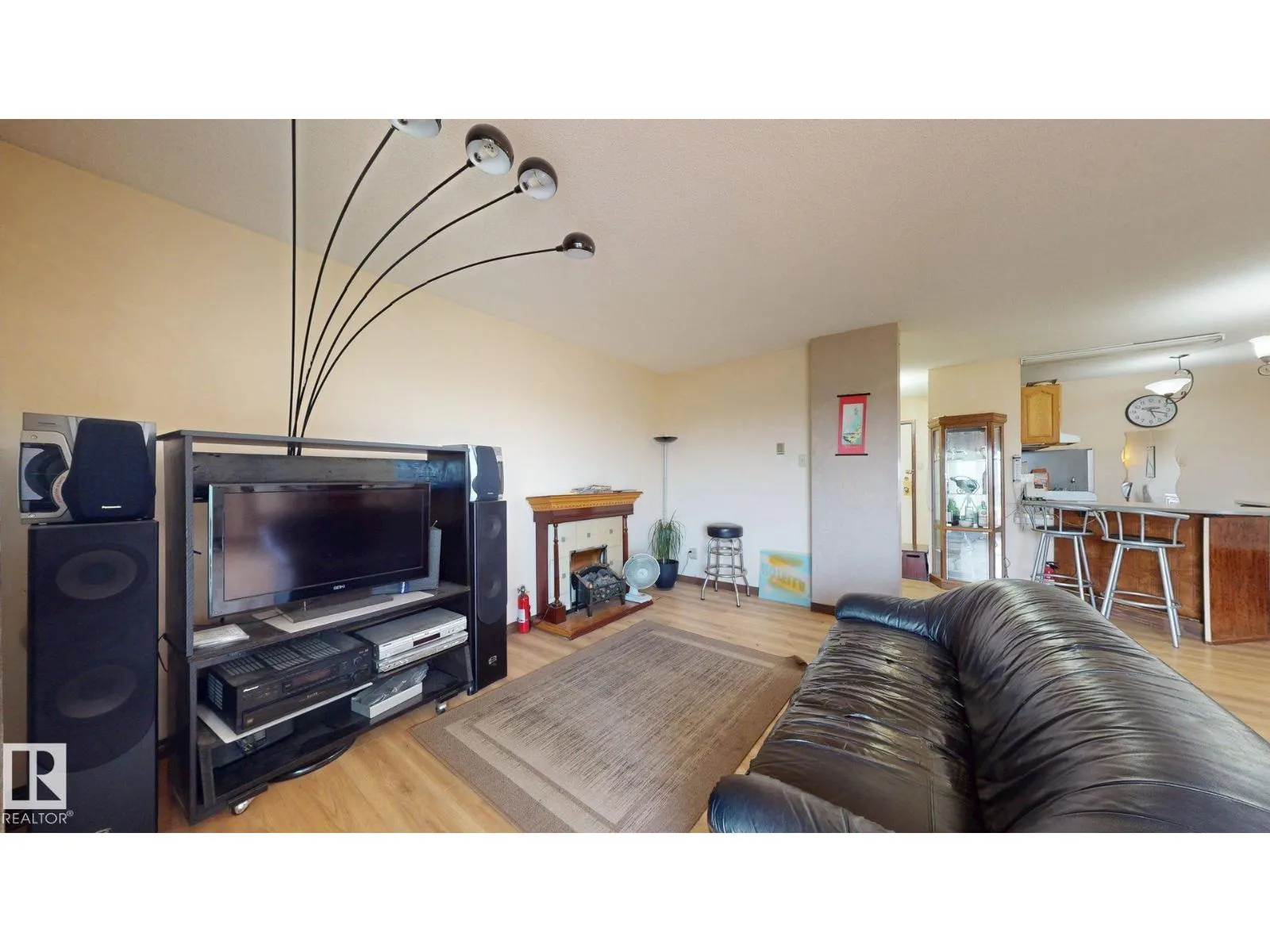 #203 9028 JASPER AV NW