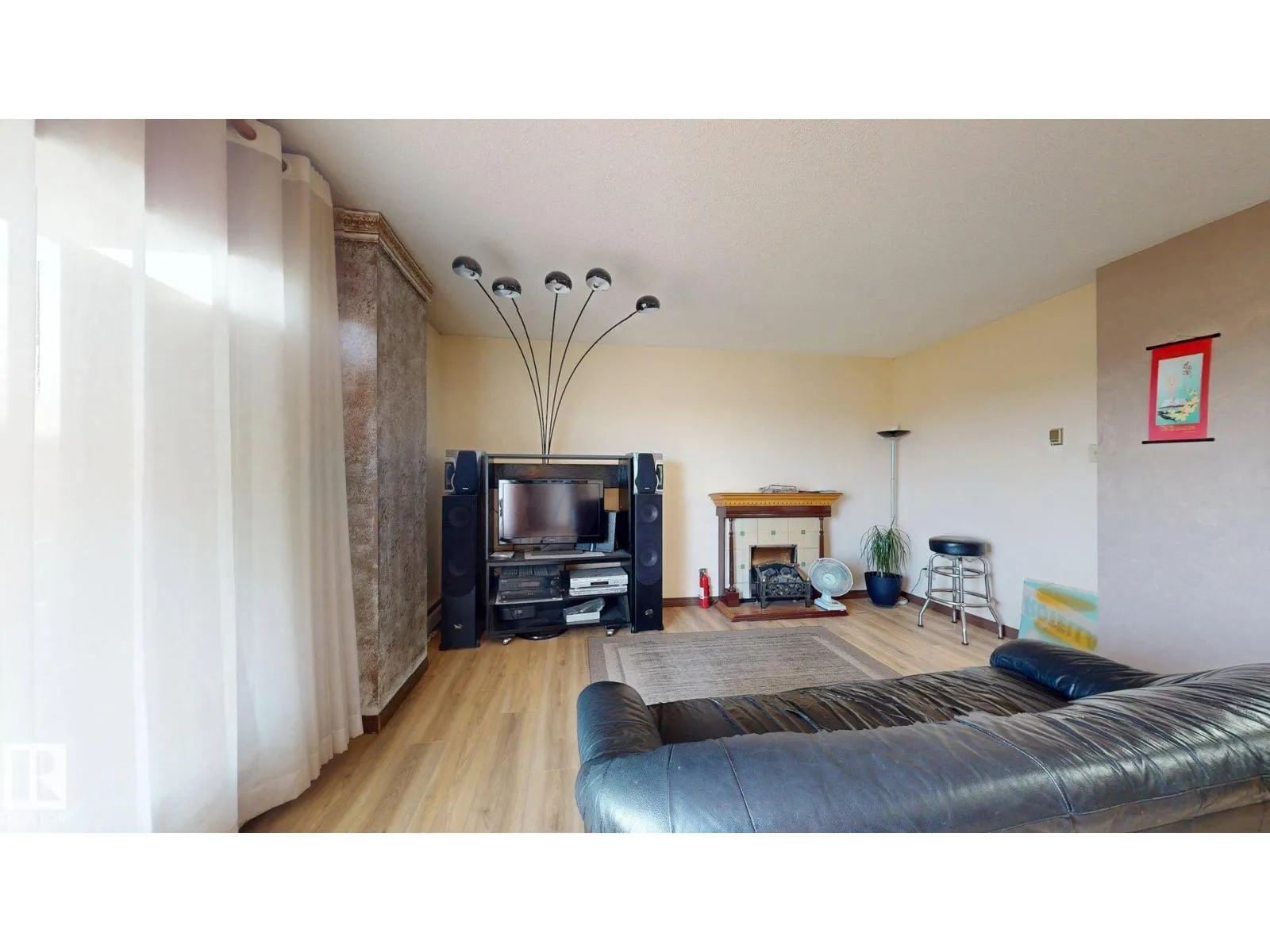 #203 9028 JASPER AV NW