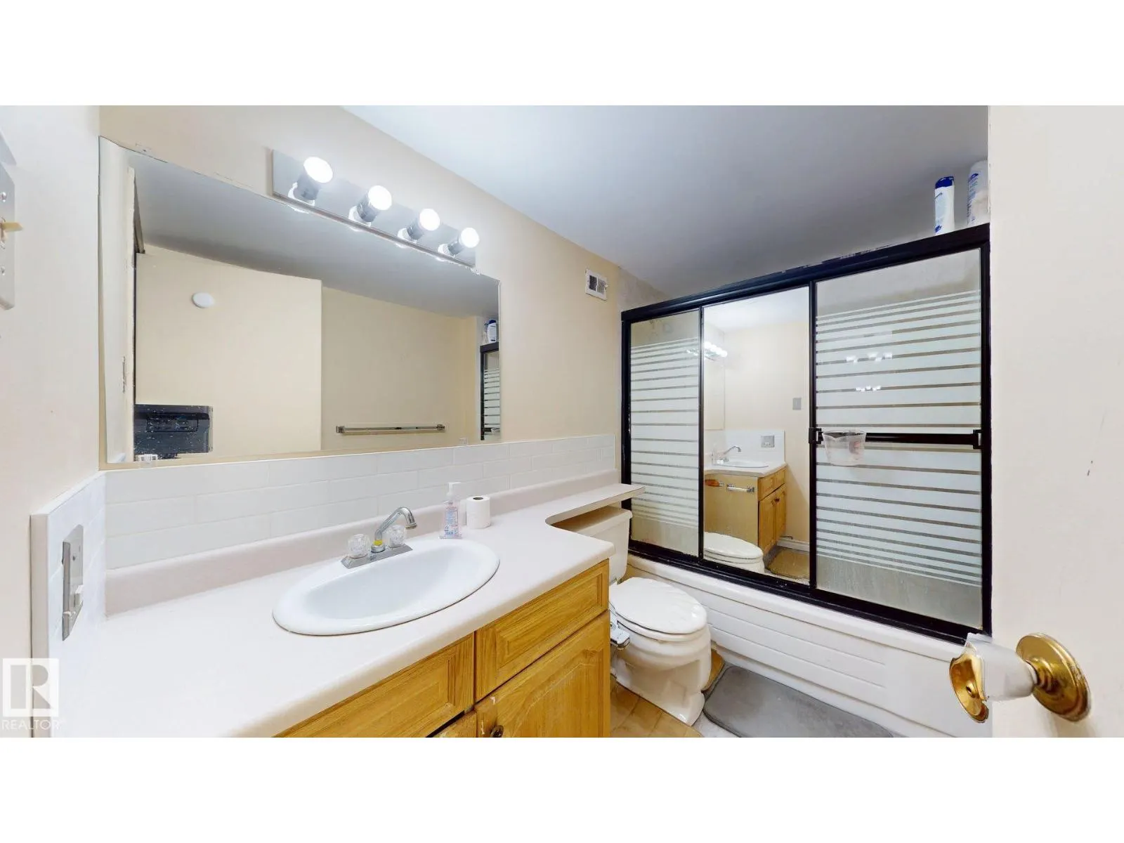 #203 9028 JASPER AV NW