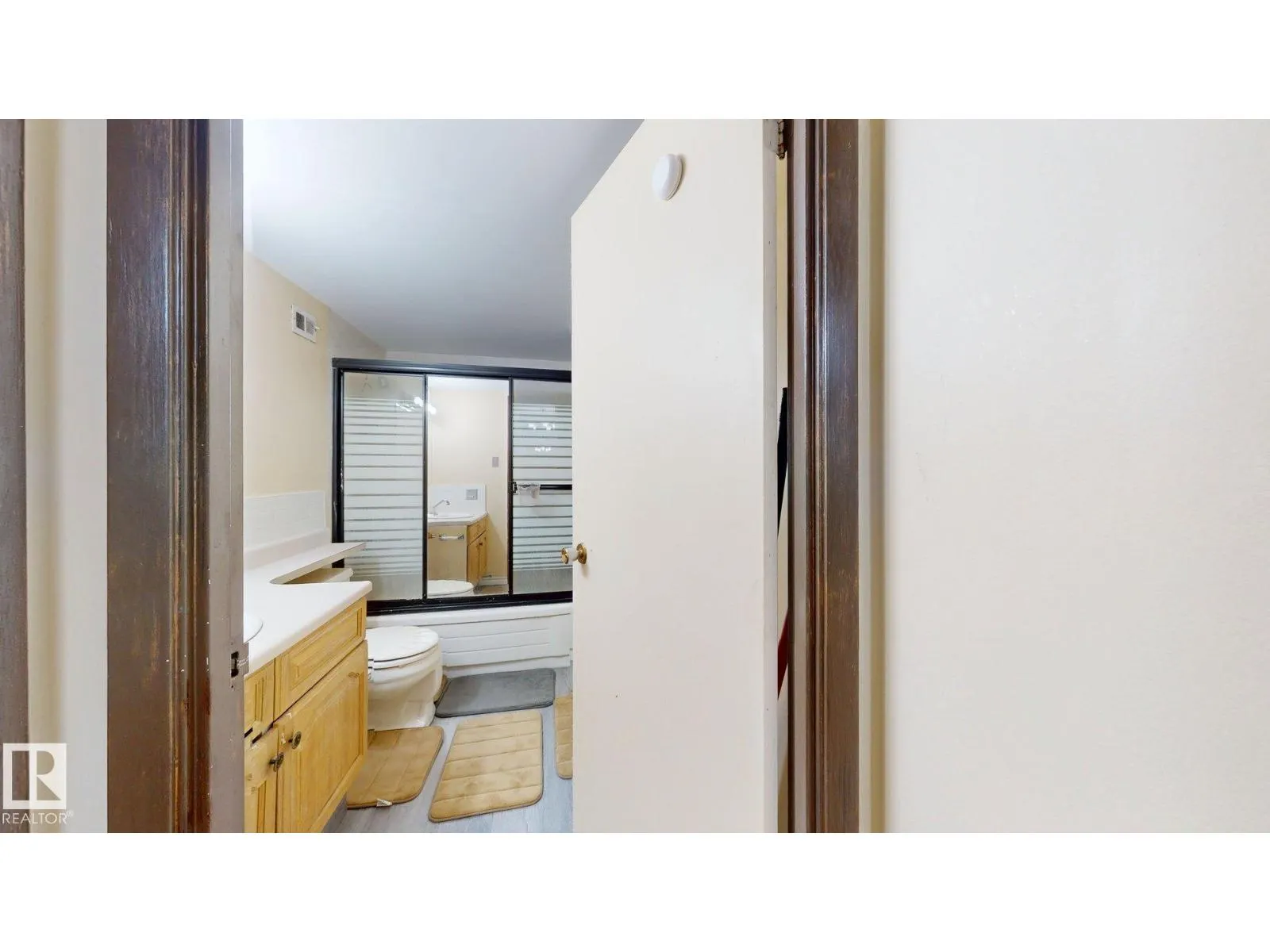 #203 9028 JASPER AV NW