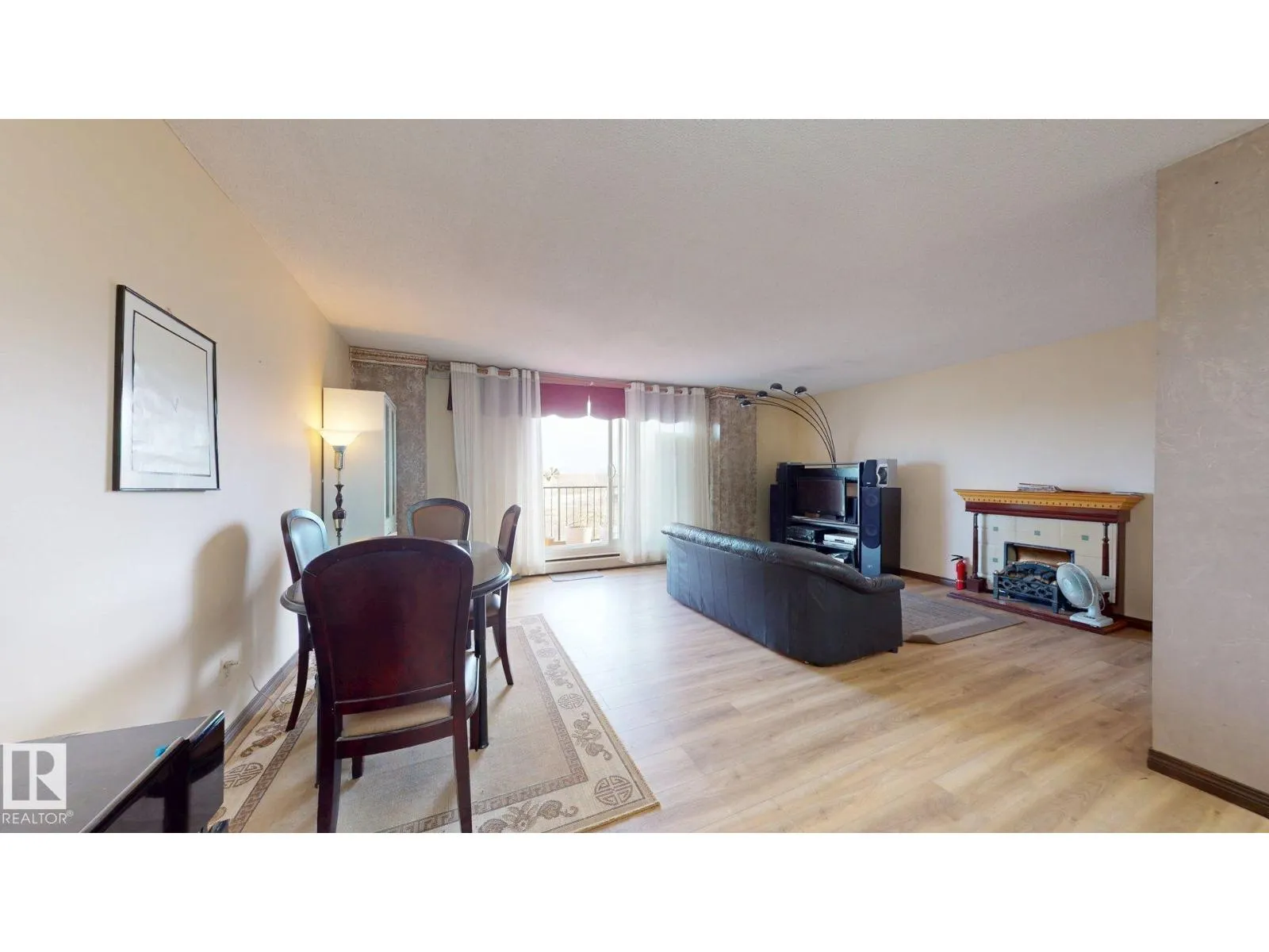 #203 9028 JASPER AV NW