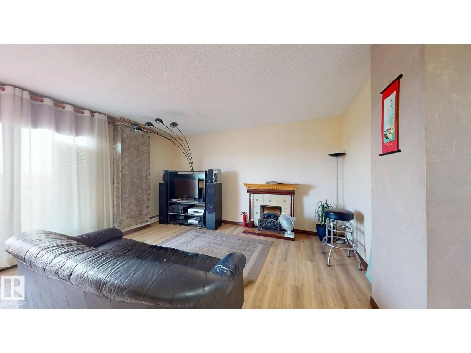 #203 9028 JASPER AV NW