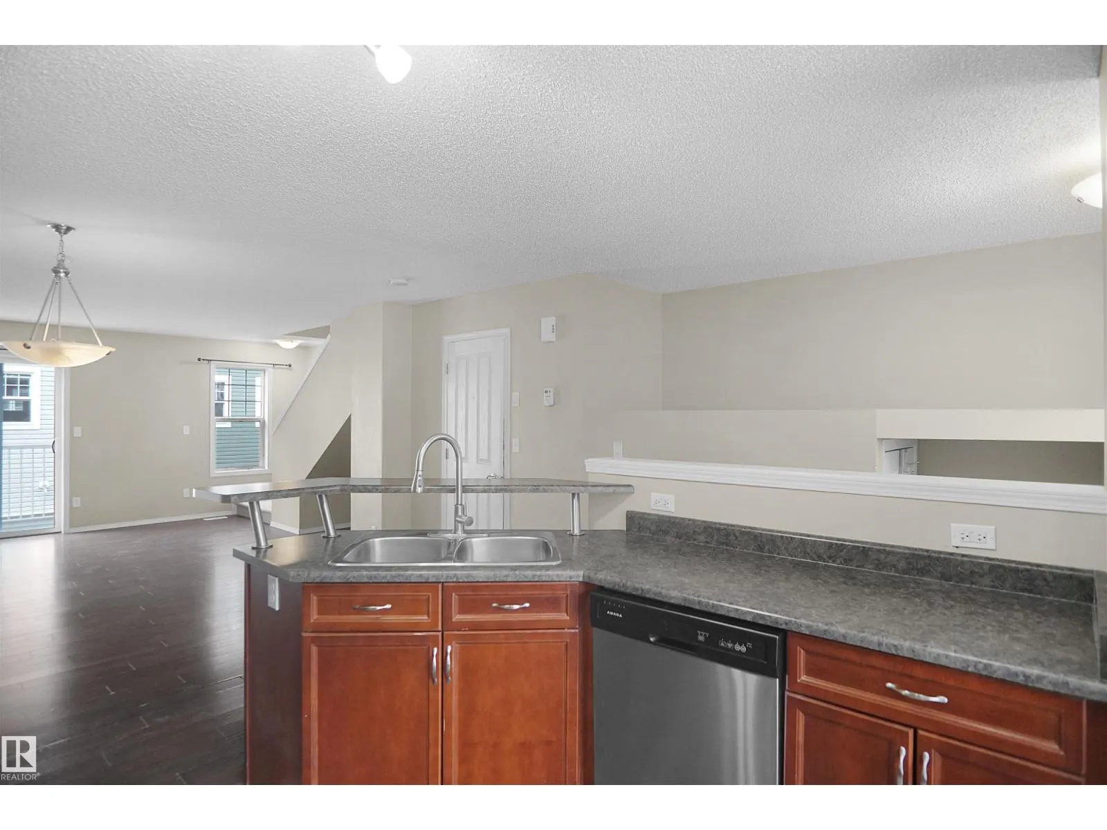 #41 5604 199 ST NW