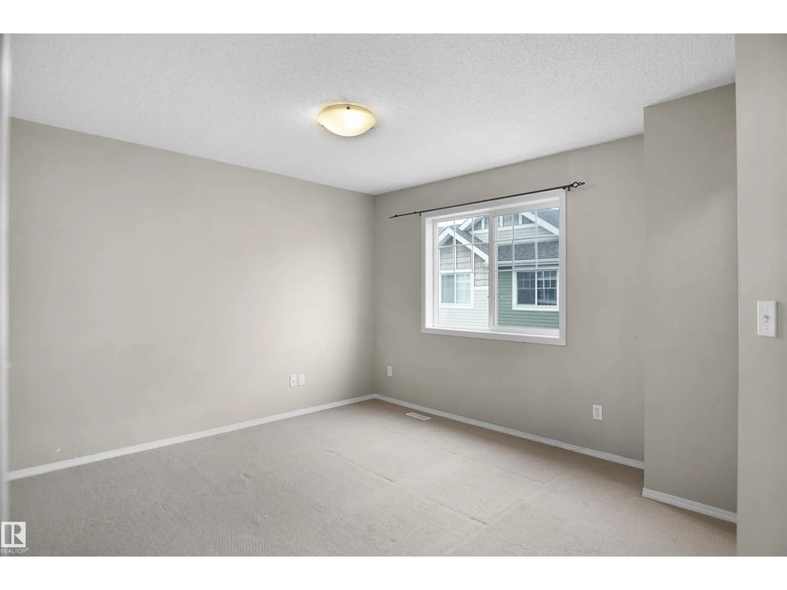 #41 5604 199 ST NW