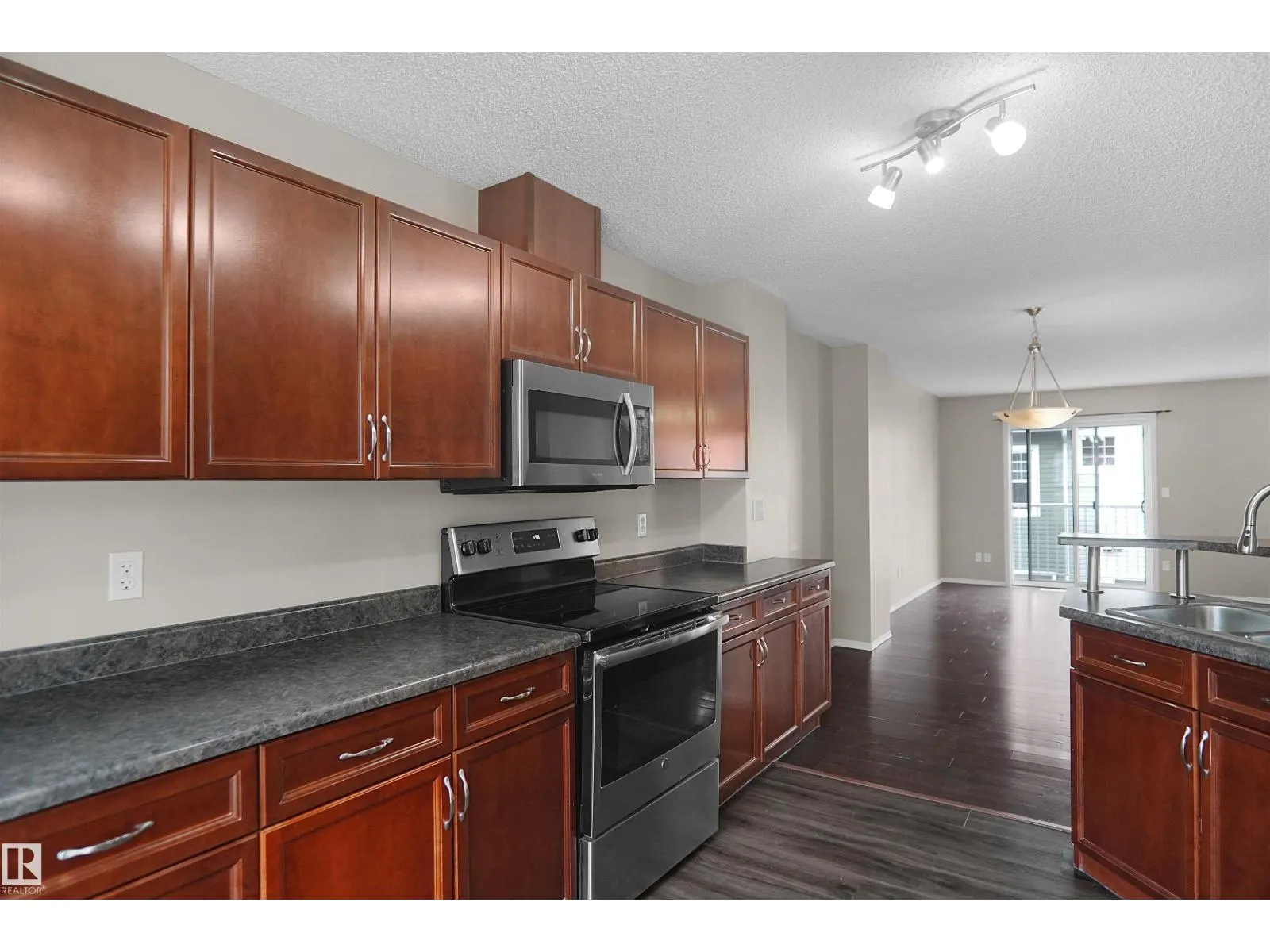 #41 5604 199 ST NW