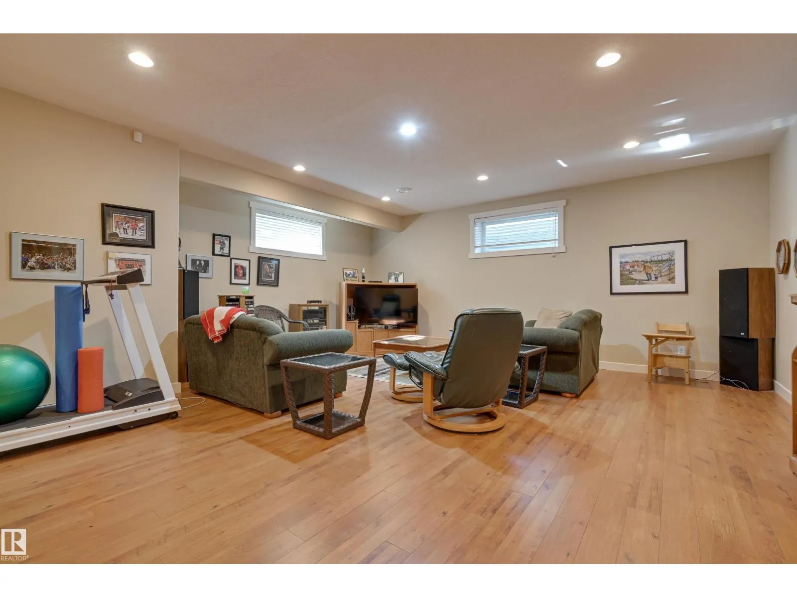 939 HALIBURTON RD NW