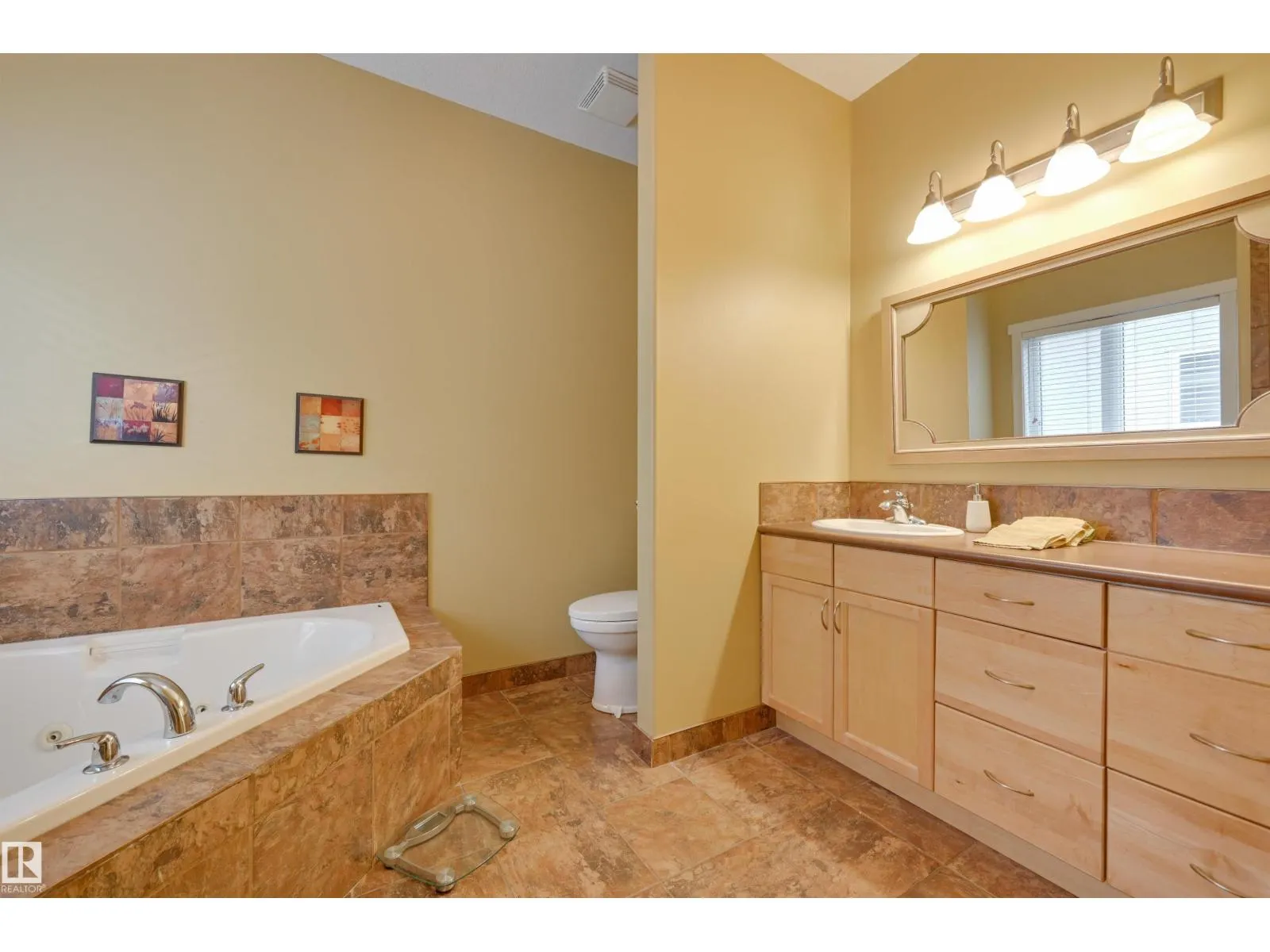 939 HALIBURTON RD NW