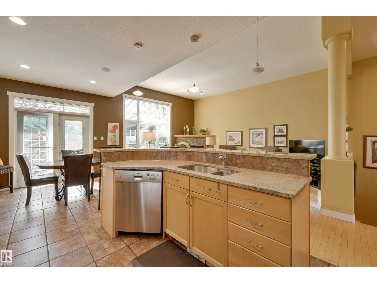 939 HALIBURTON RD NW
