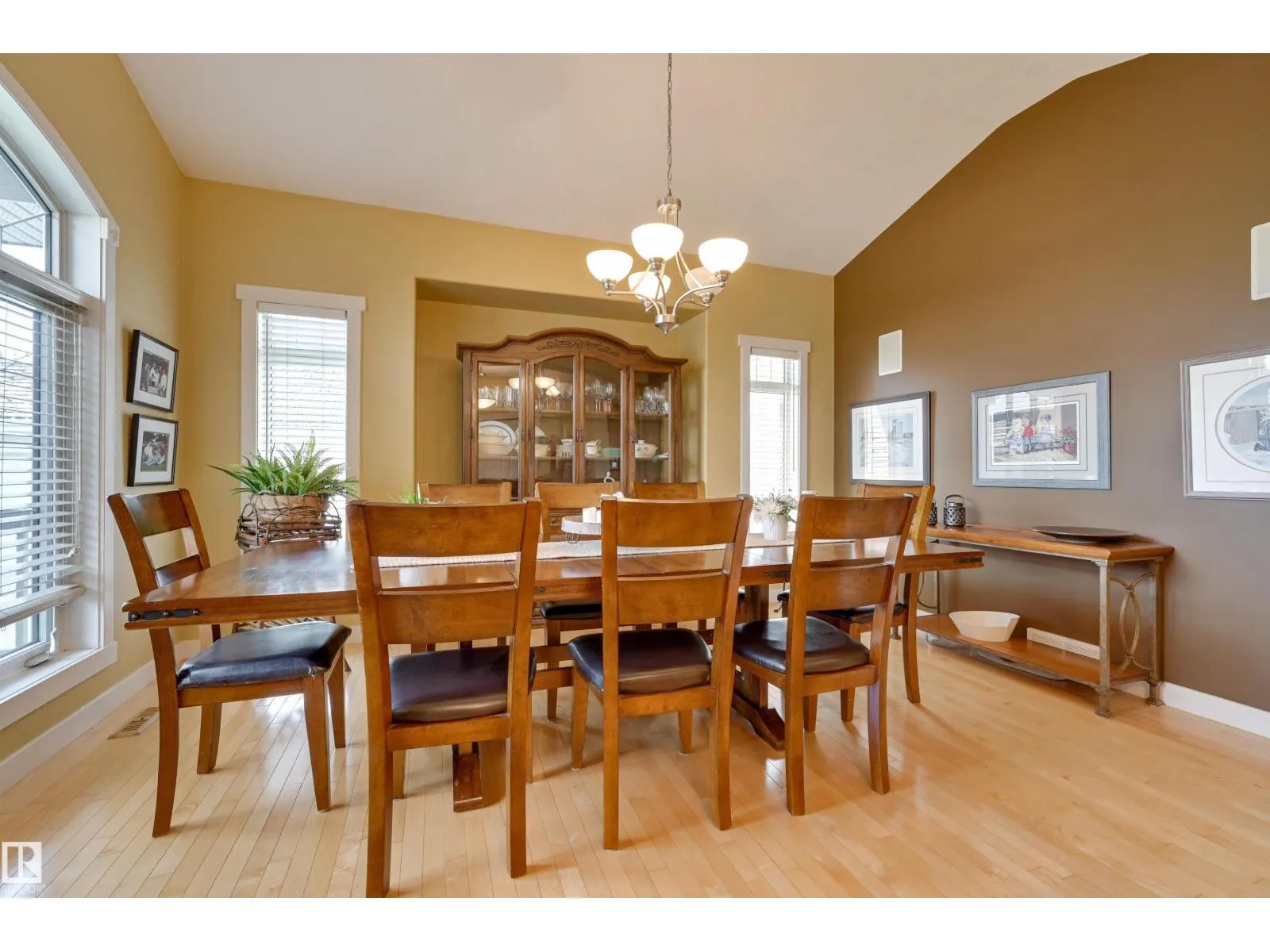 939 HALIBURTON RD NW