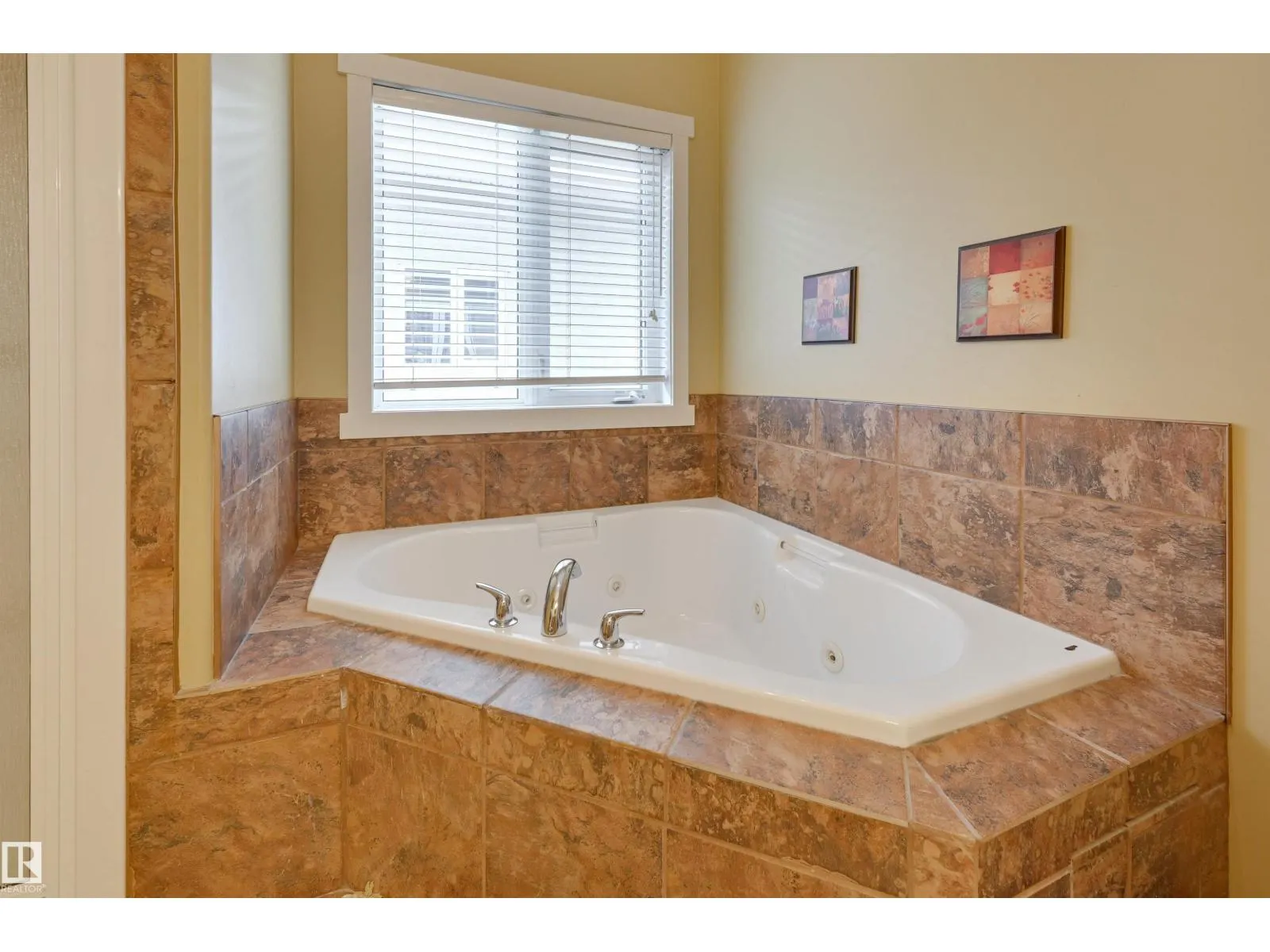 939 HALIBURTON RD NW