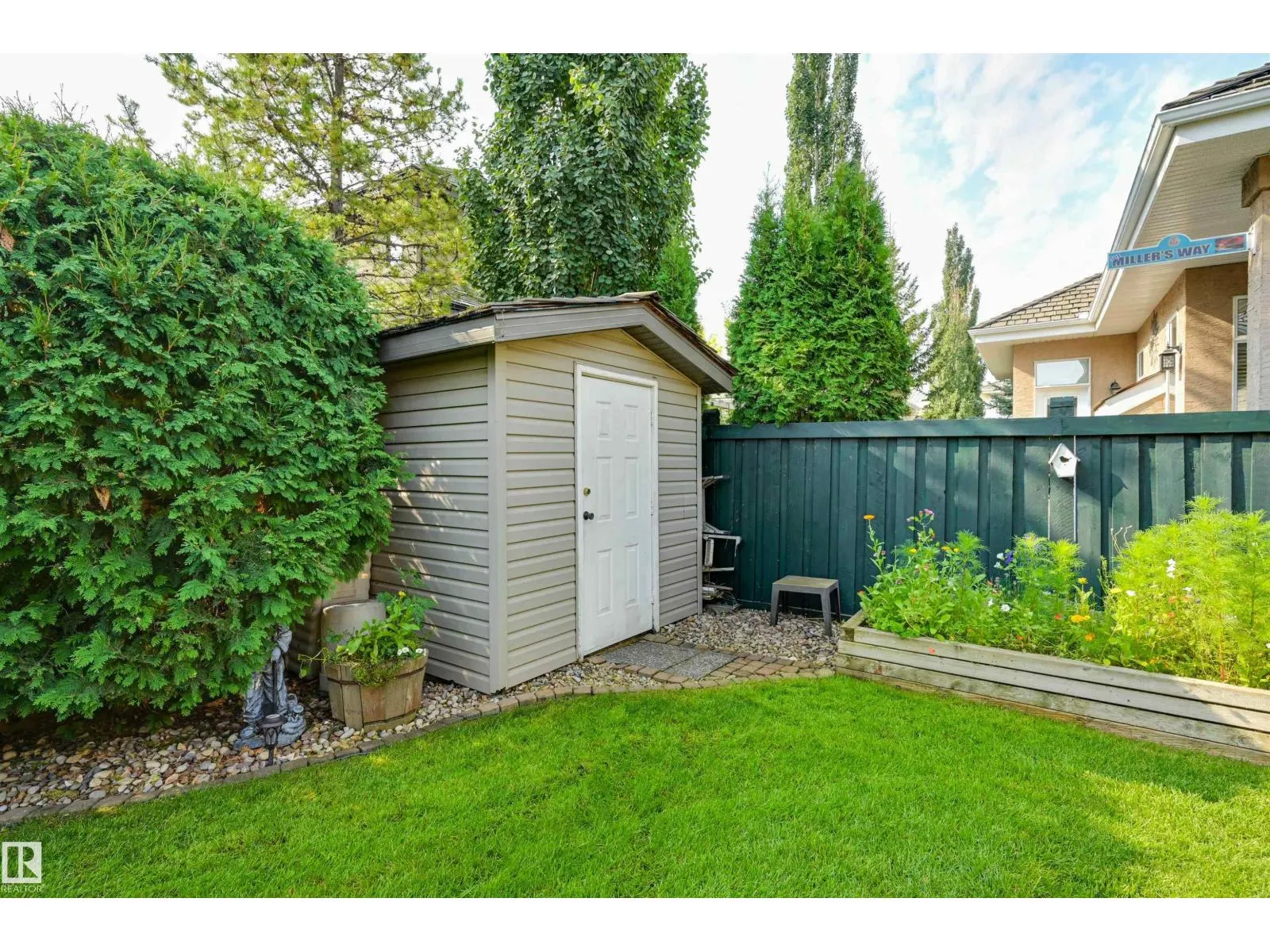 939 HALIBURTON RD NW