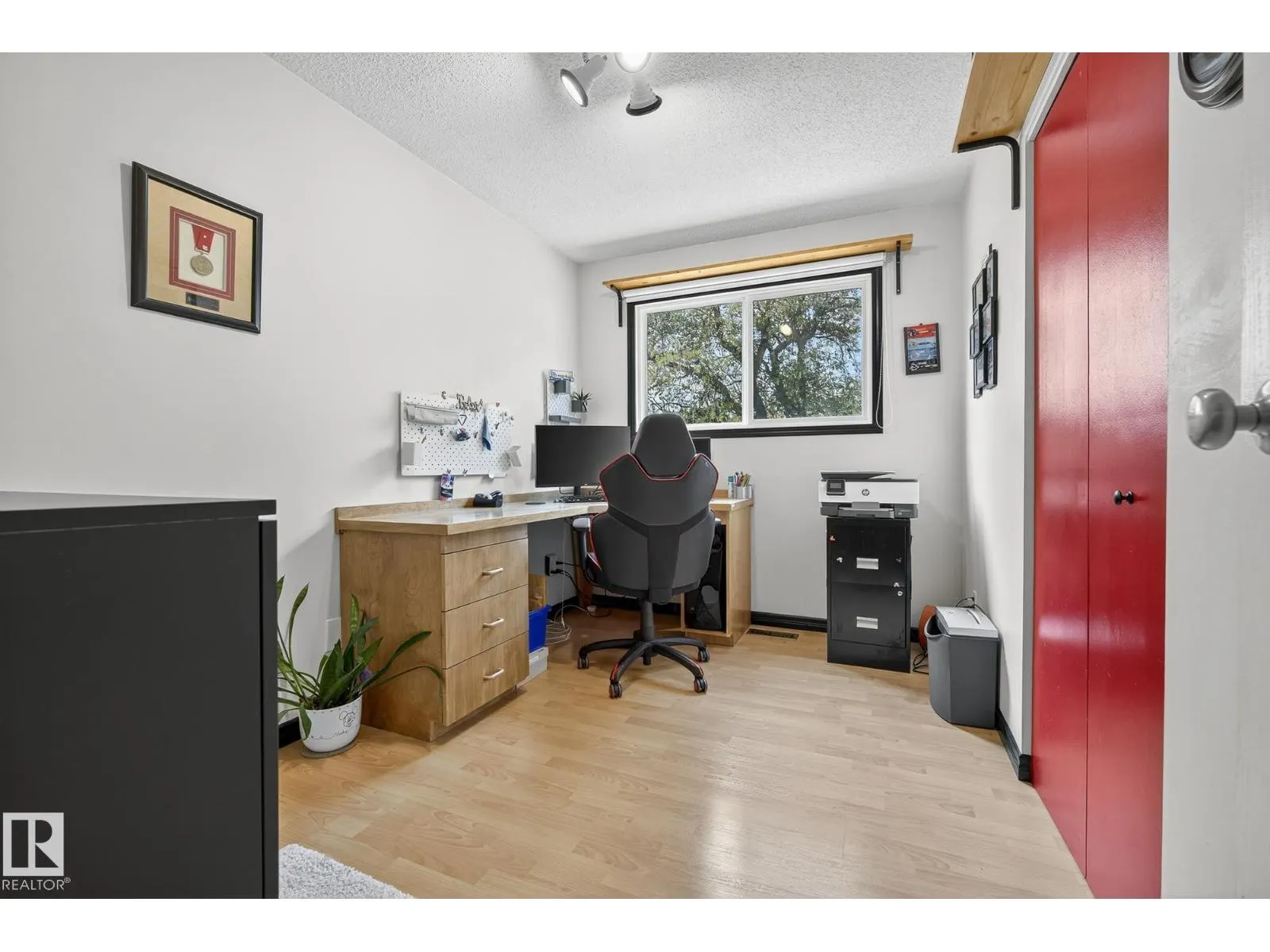 4 FINCH CR