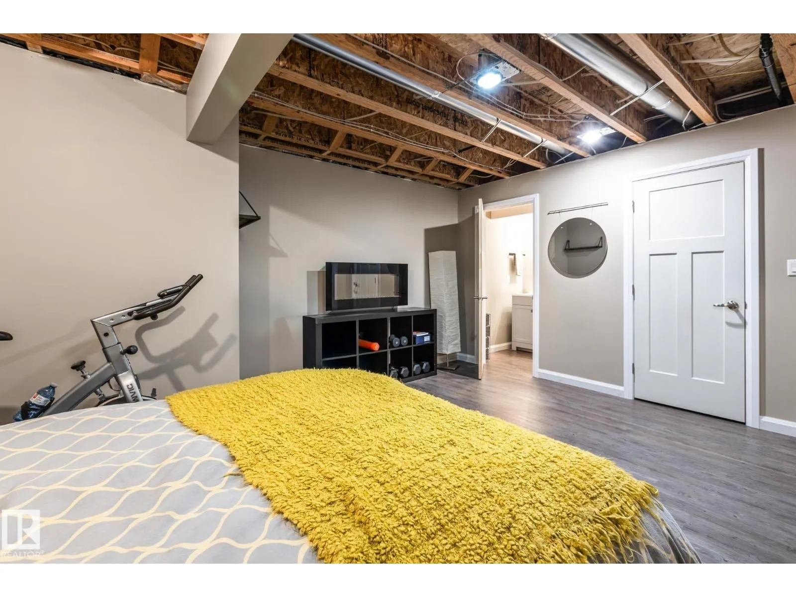 100 SHEPPARD WY