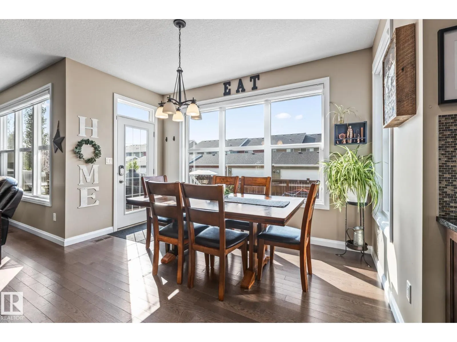 100 SHEPPARD WY
