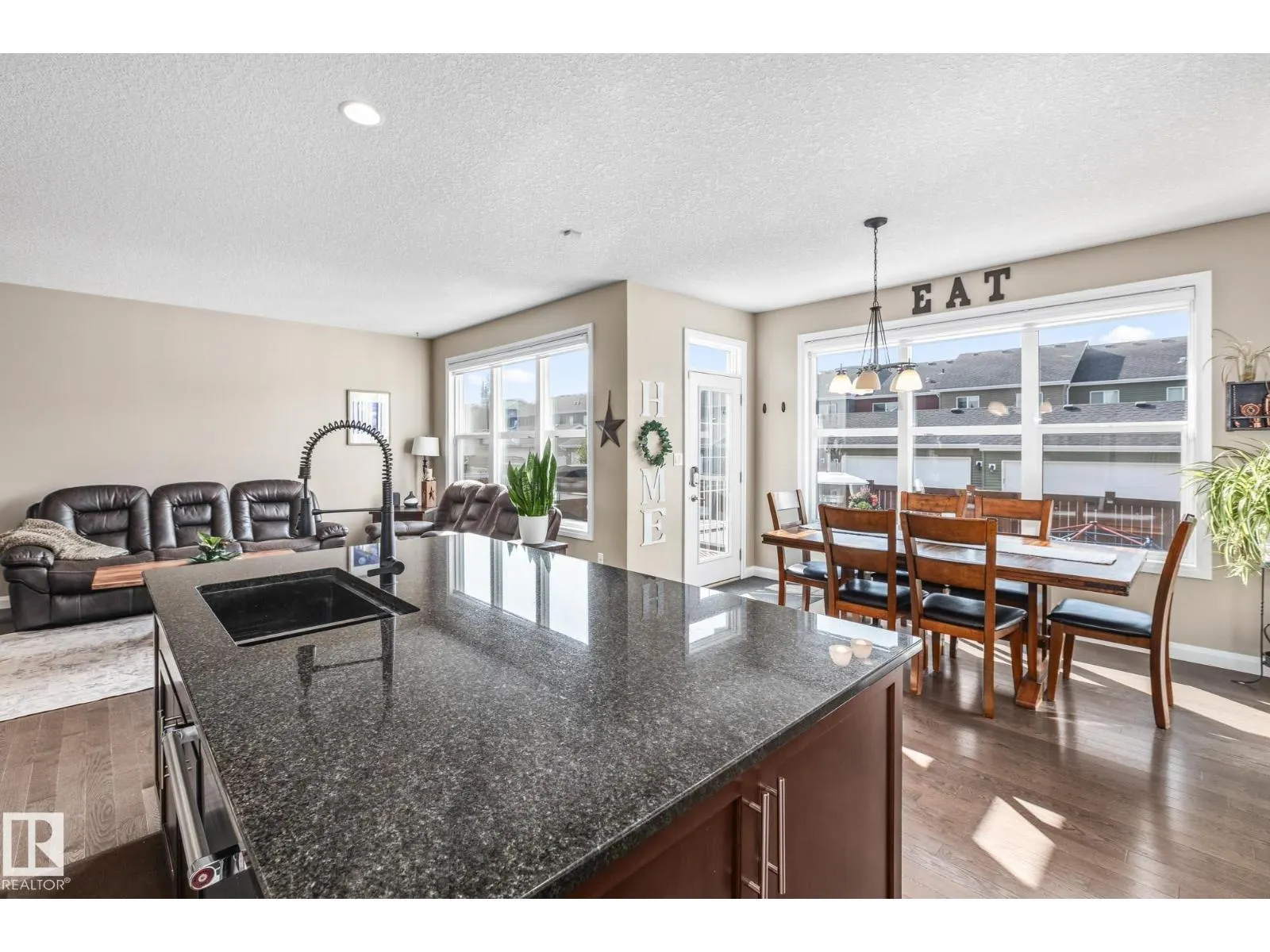 100 SHEPPARD WY