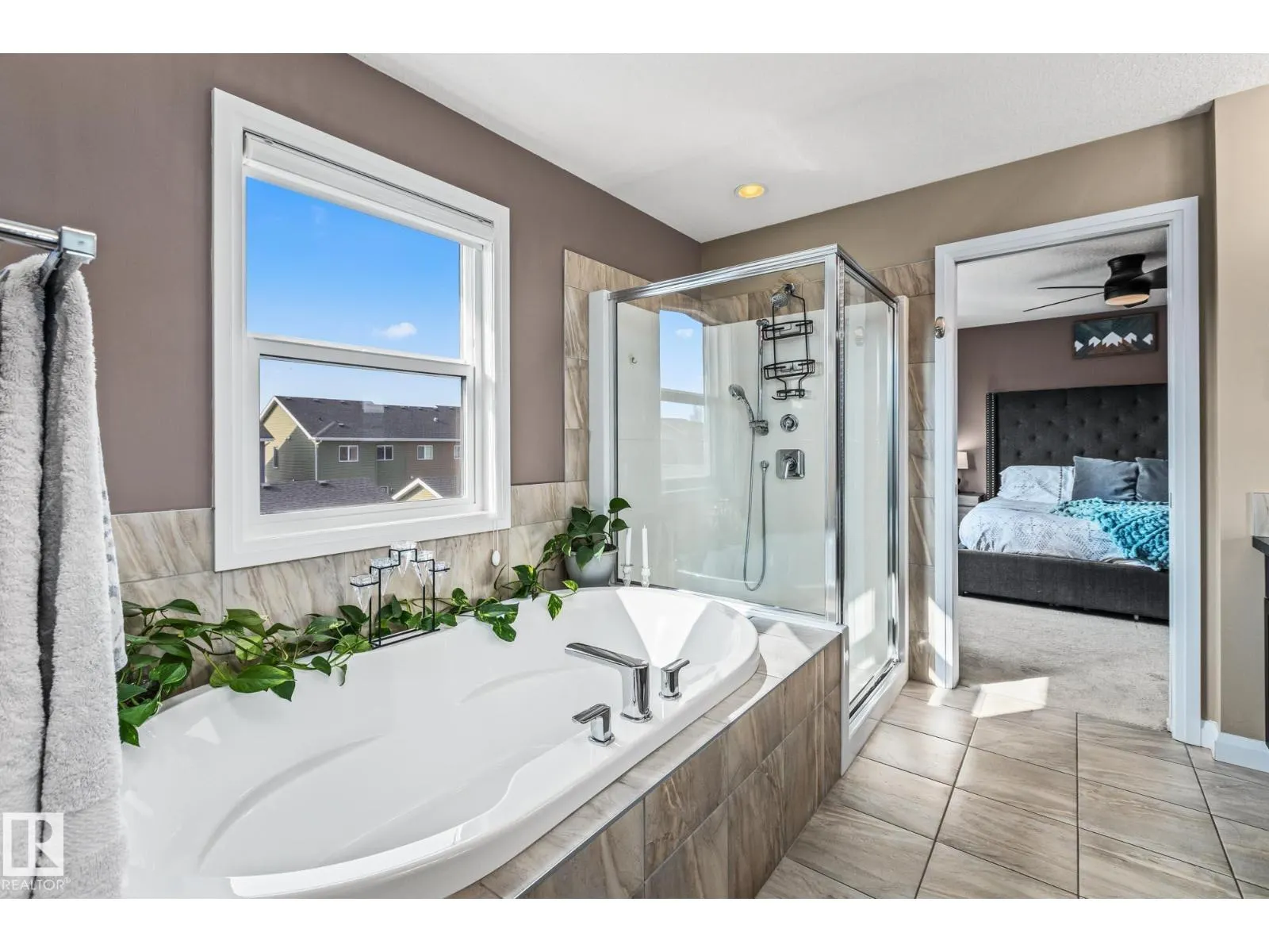 100 SHEPPARD WY