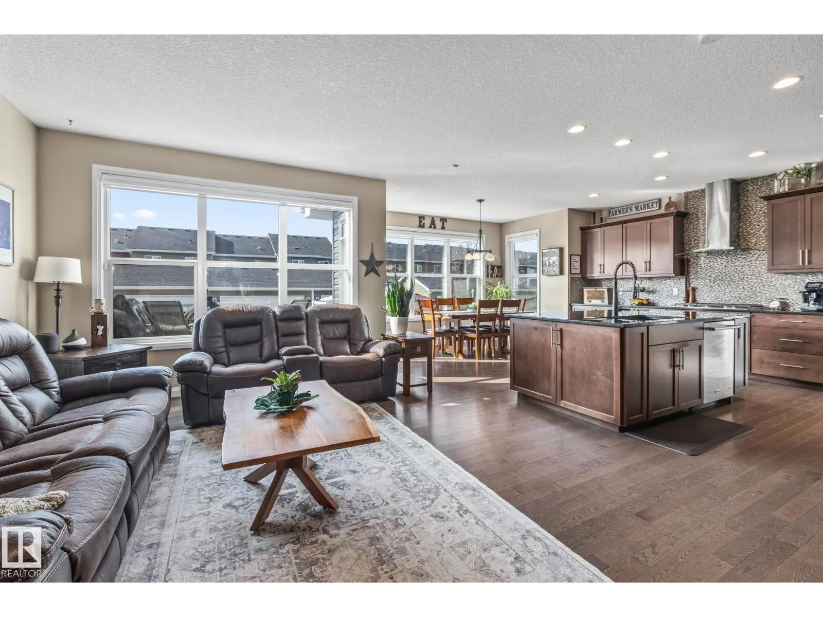 100 SHEPPARD WY