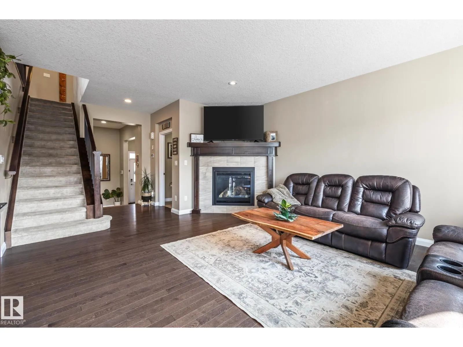 100 SHEPPARD WY