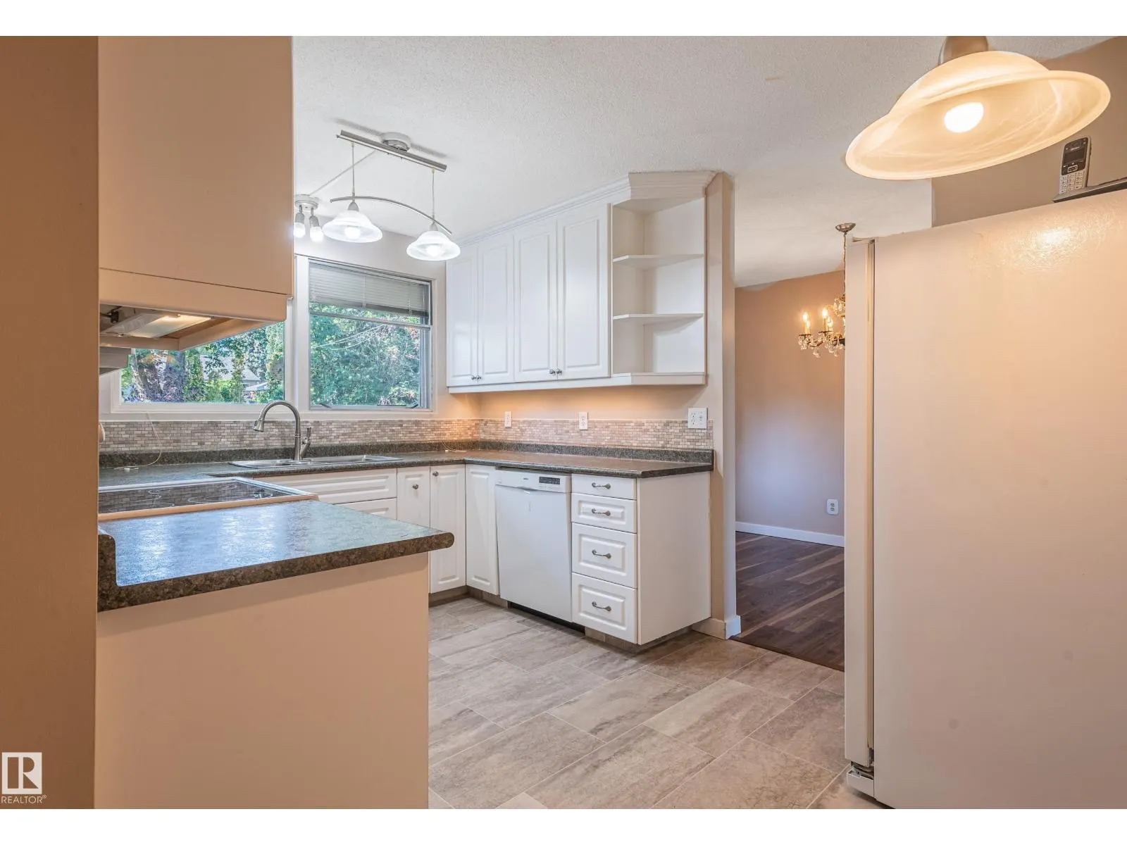 4212 122 ST NW