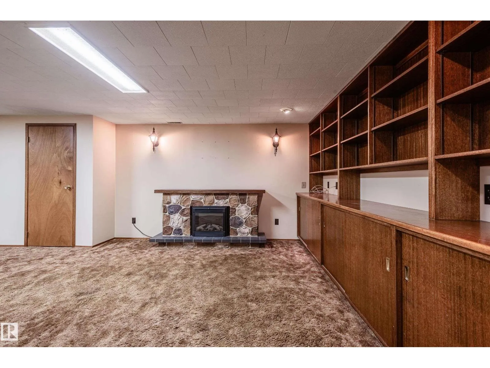 4212 122 ST NW