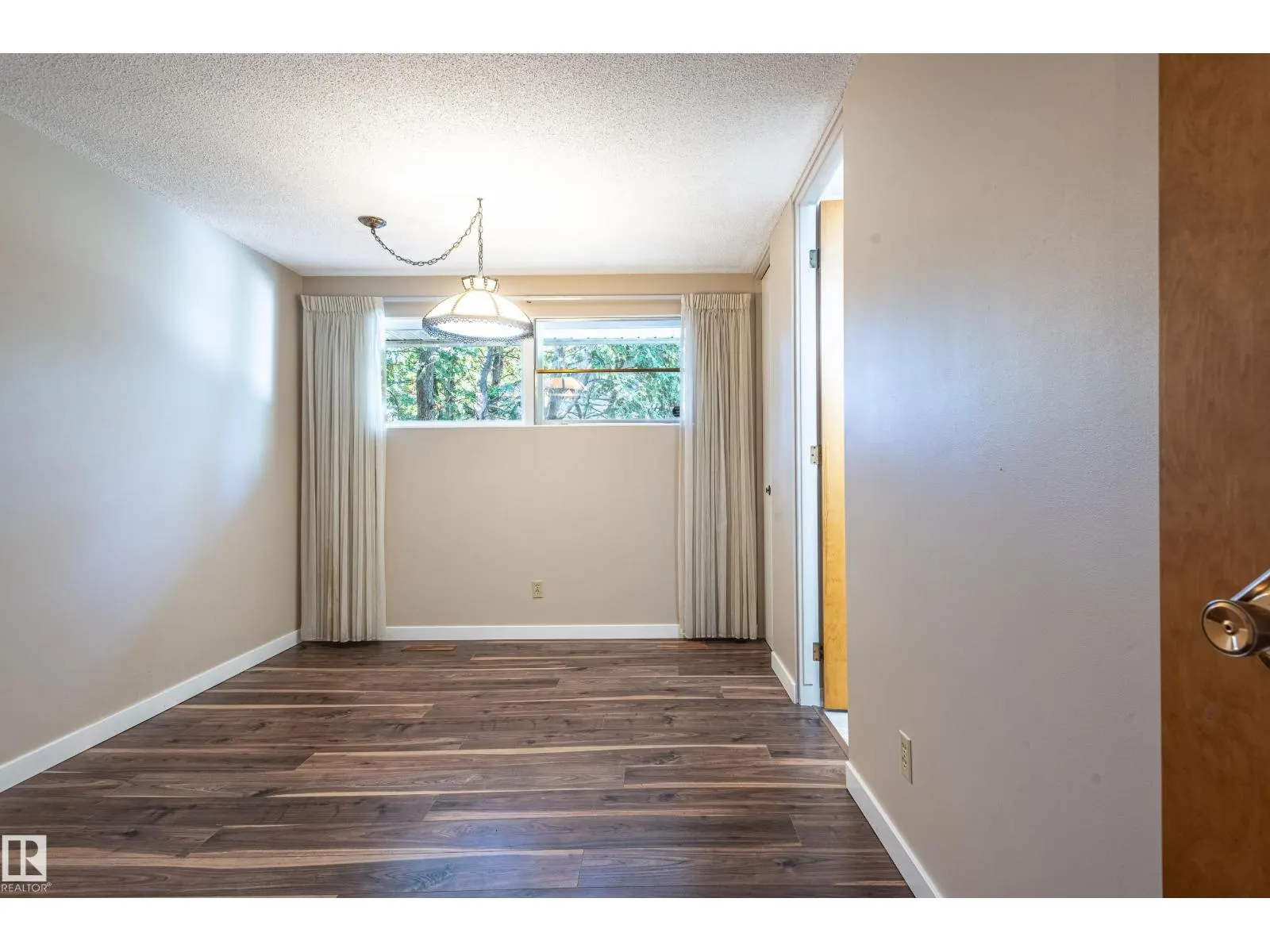 4212 122 ST NW