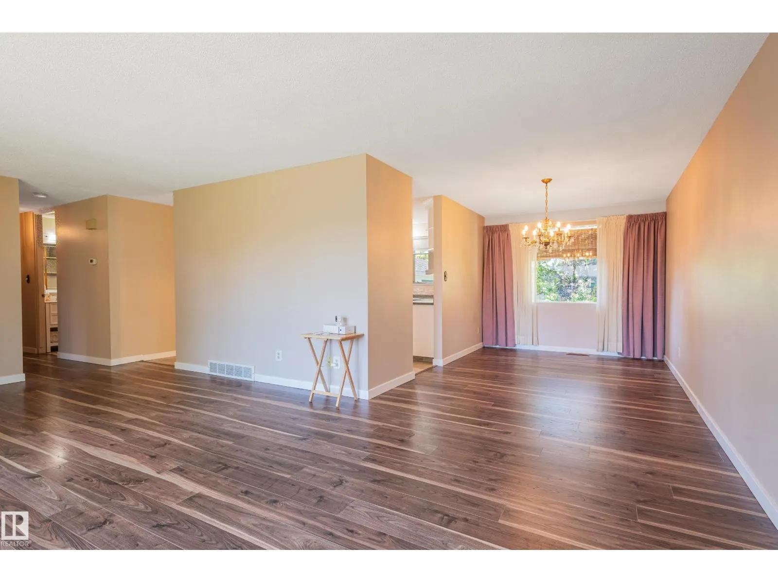 4212 122 ST NW