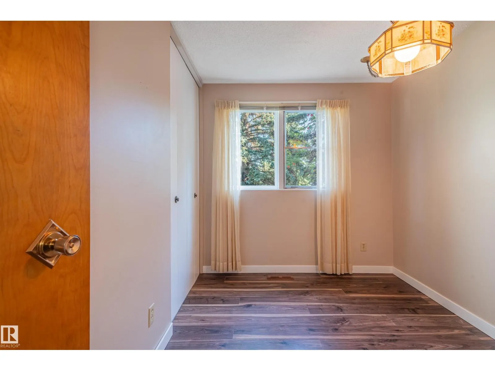 4212 122 ST NW